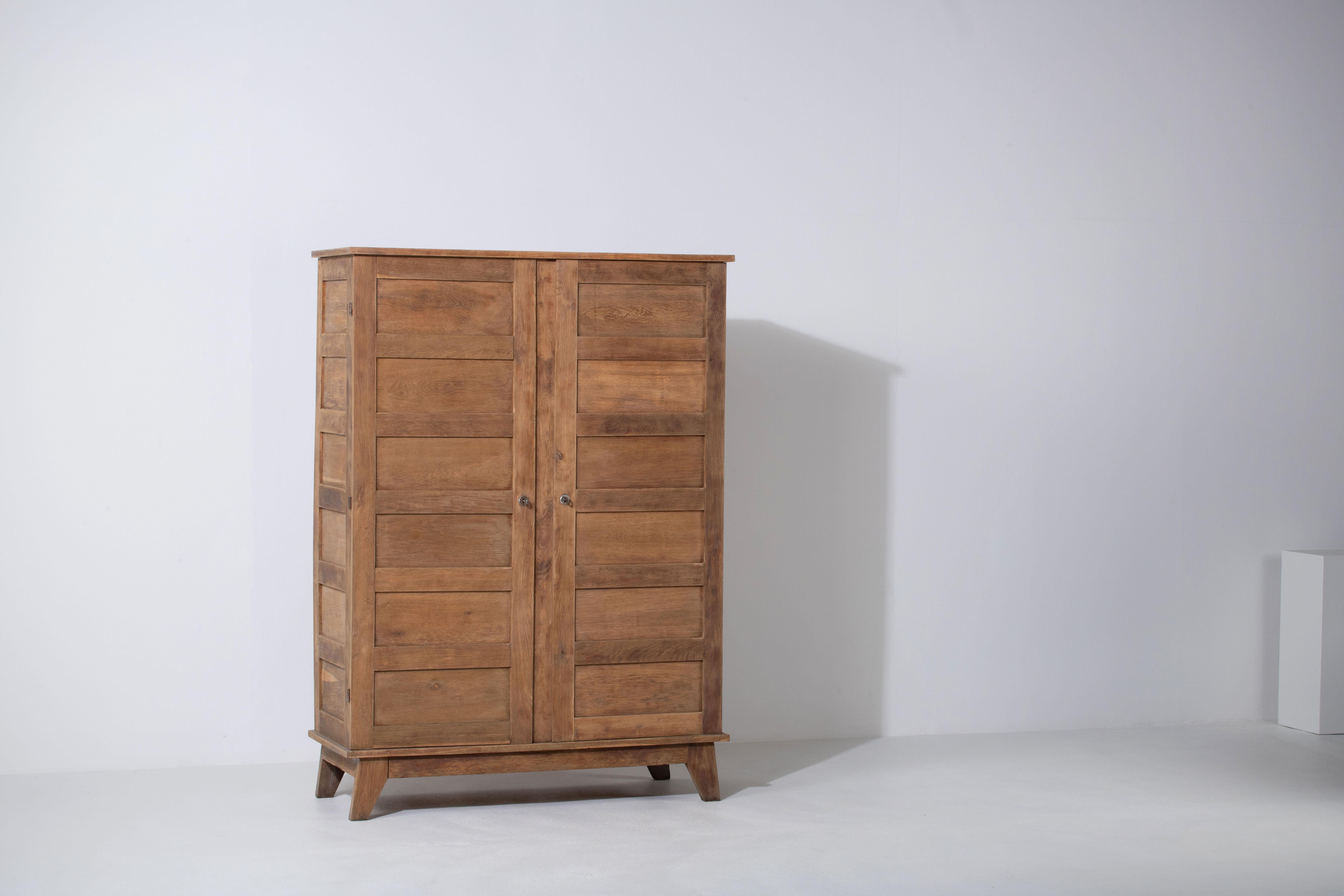 Armoire de la Reconstruction française modèle S154 par René Gabriel pour le Service des Constructions Provisoires.

René Gabriel a insisté sur l'importance de la finition pour cette collection dont la sobriété des designs fait ressortir le moindre