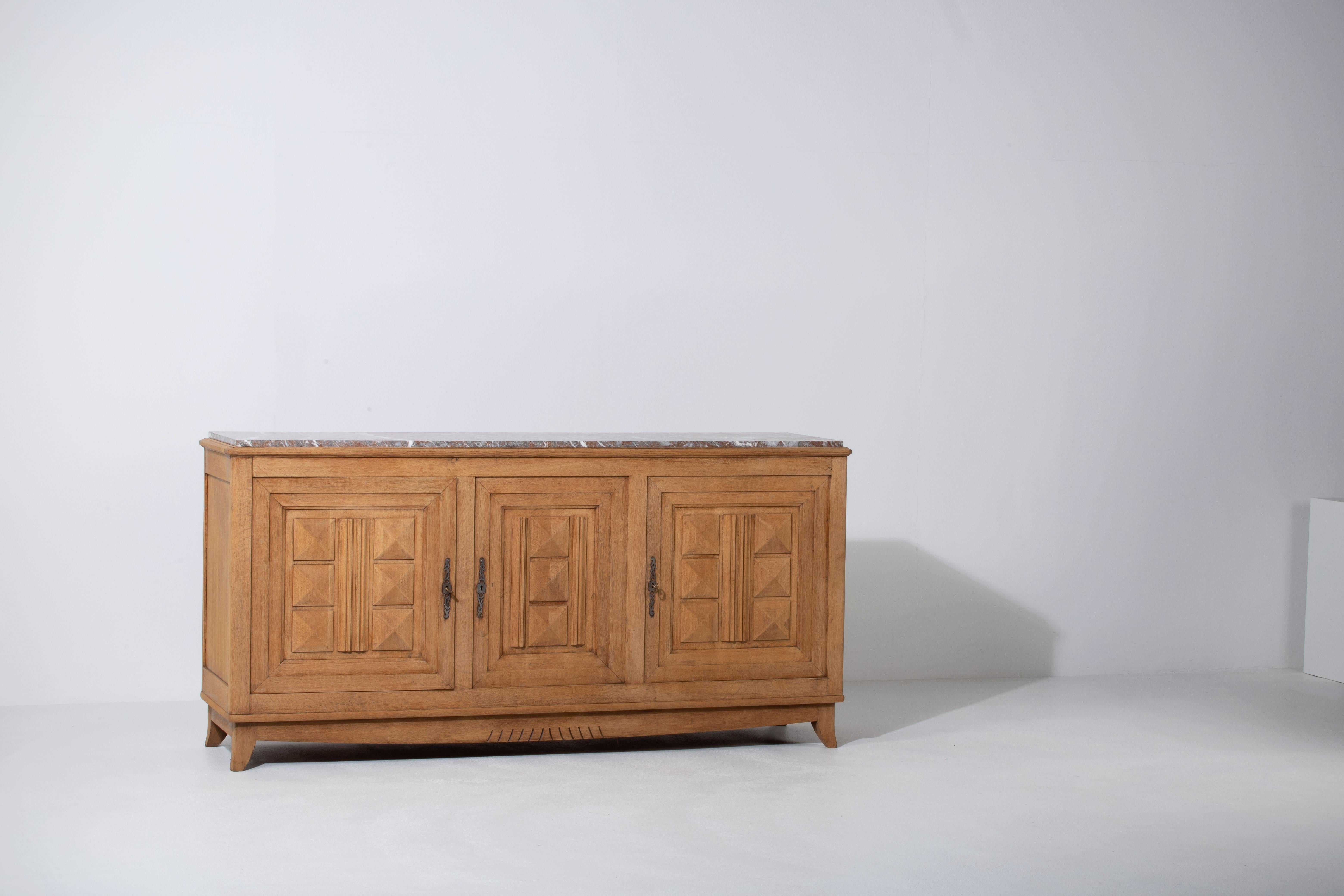 Chêne Armoire à deux portes de la Reconstruction française par René Gabriel