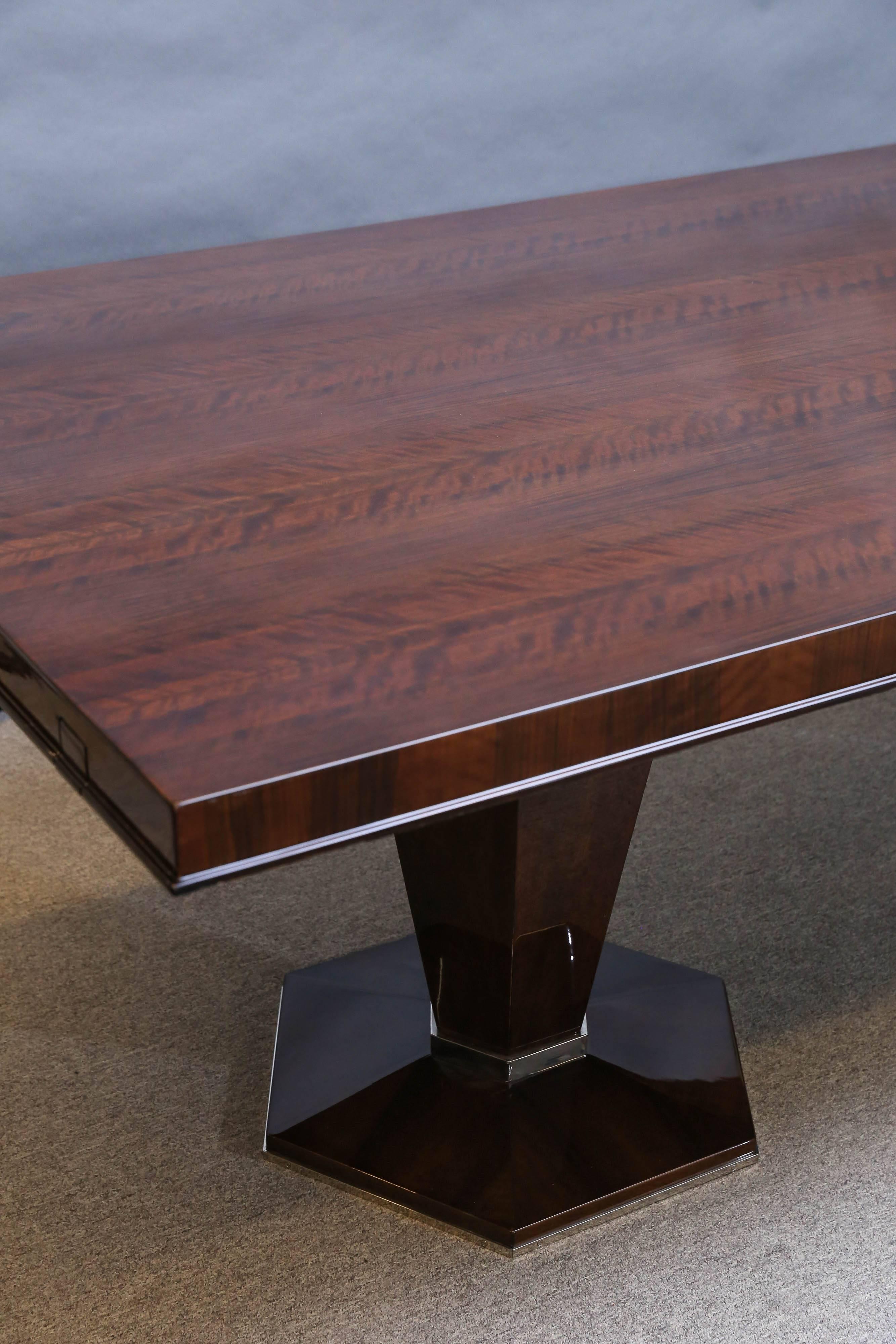 French Rectangular Art Deco Dinning Room Table in Walnut 4