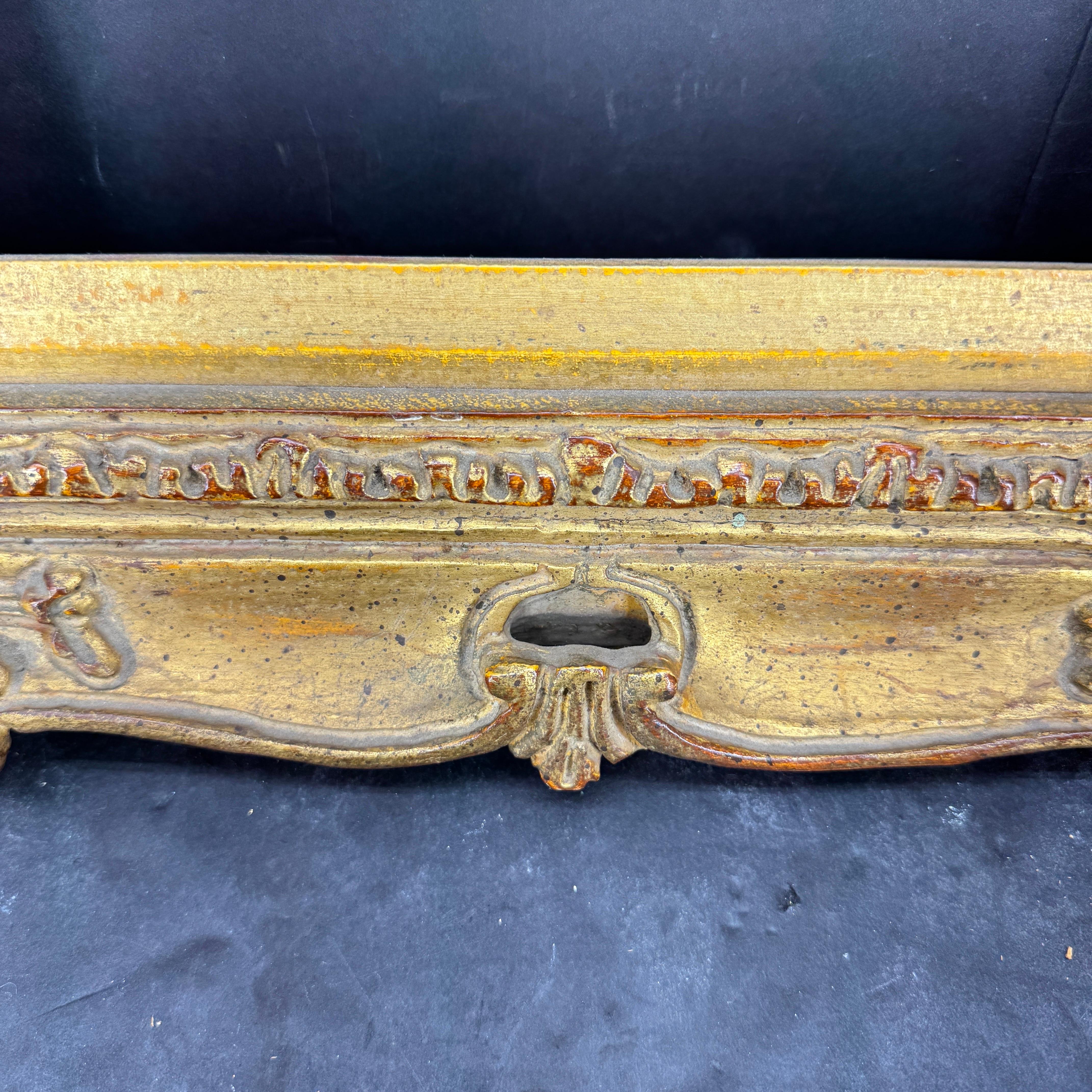 Marco de Arte Rectangular Francés Dorado en Estilo Rococó en venta 6