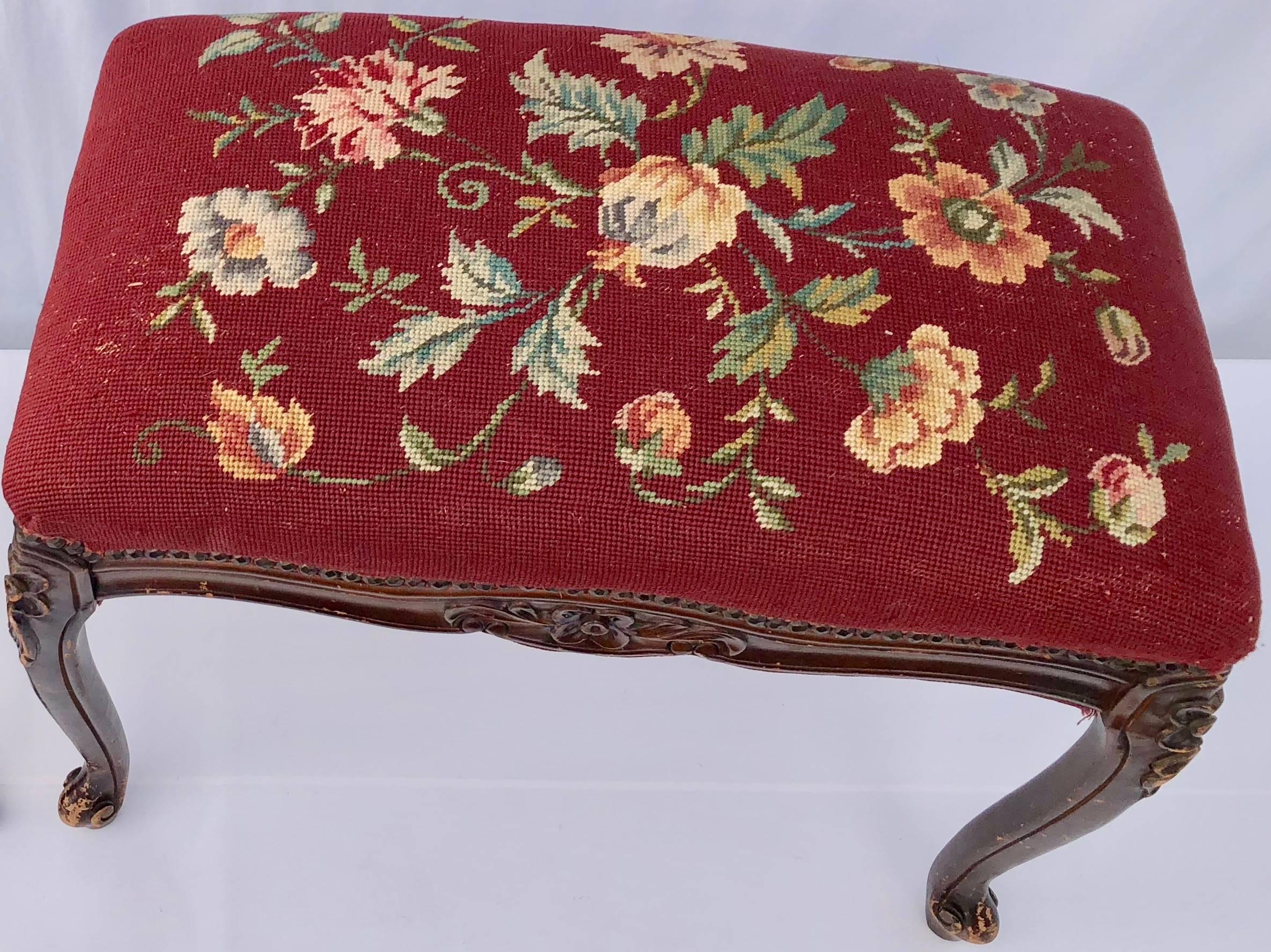 French Rectangular Bench Covered with Tapestry Fabric, Early 1900s In Good Condition For Sale In Petaluma, CA