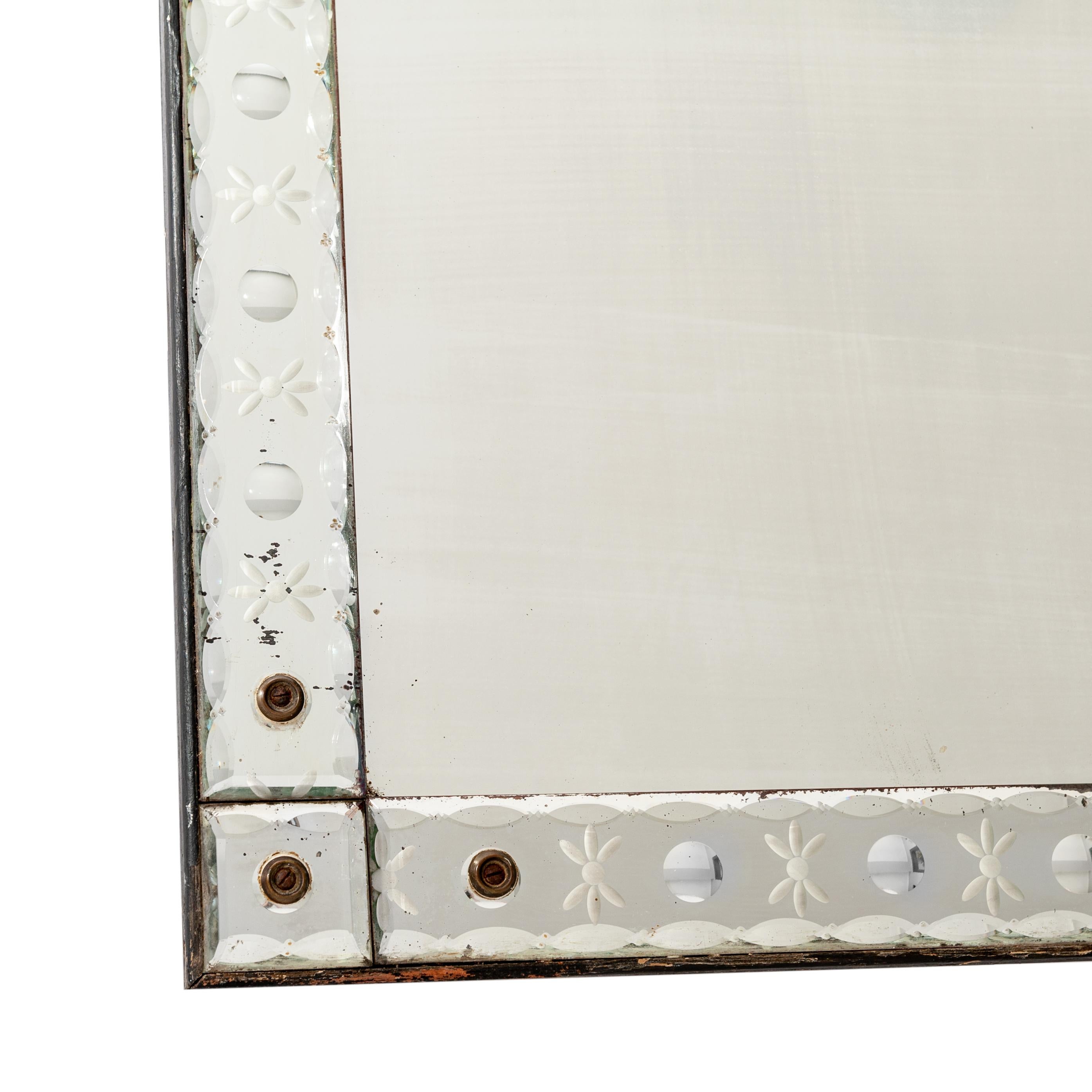 French Rectangular Crystal Mirror with Engraving from the 1940s In Good Condition In Salzburg, AT