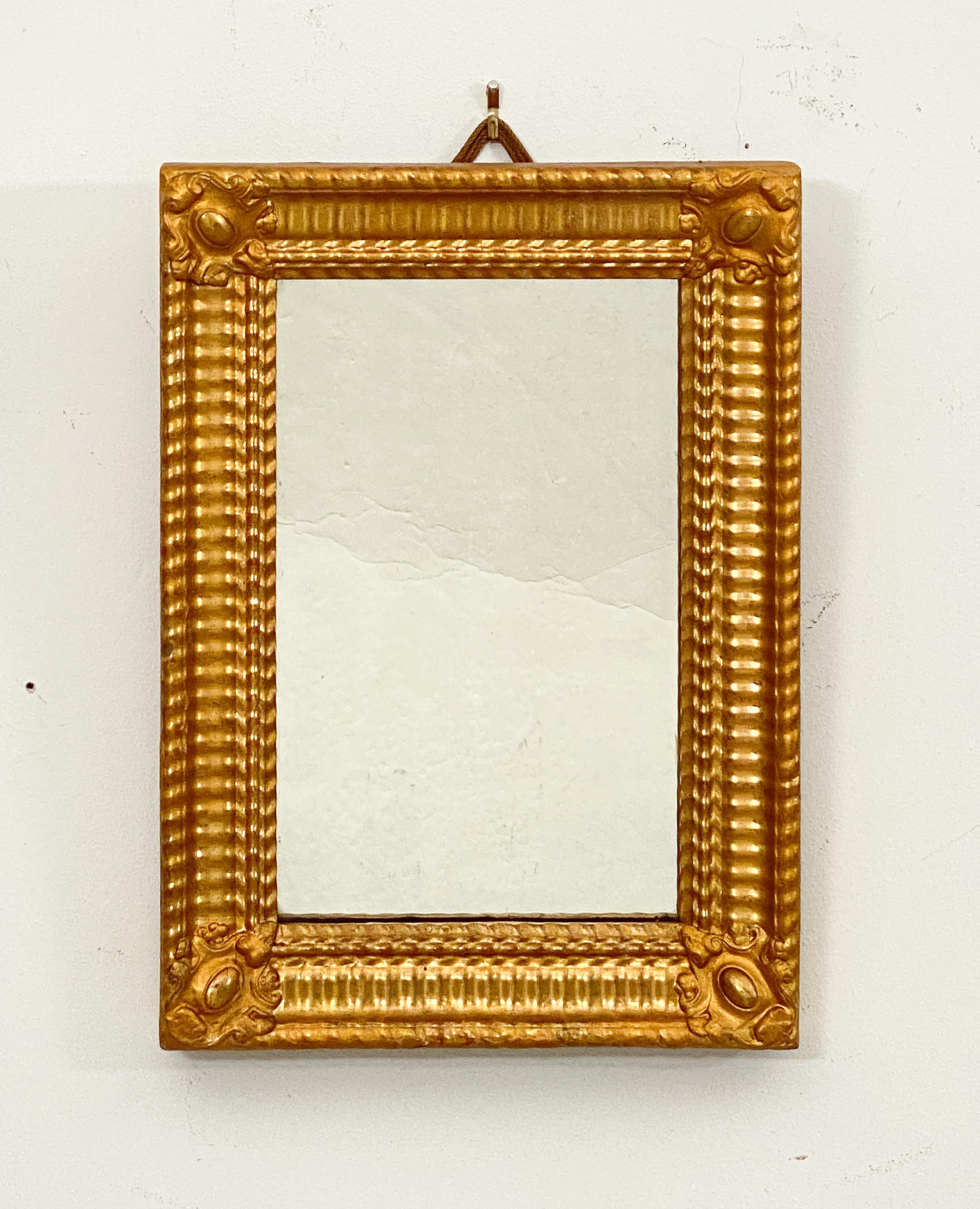 Espejo de Pared Rectangular Dorado Francés (Alto 20 3/4 x Ancho 15) en Bueno estado para la venta en Austin, TX