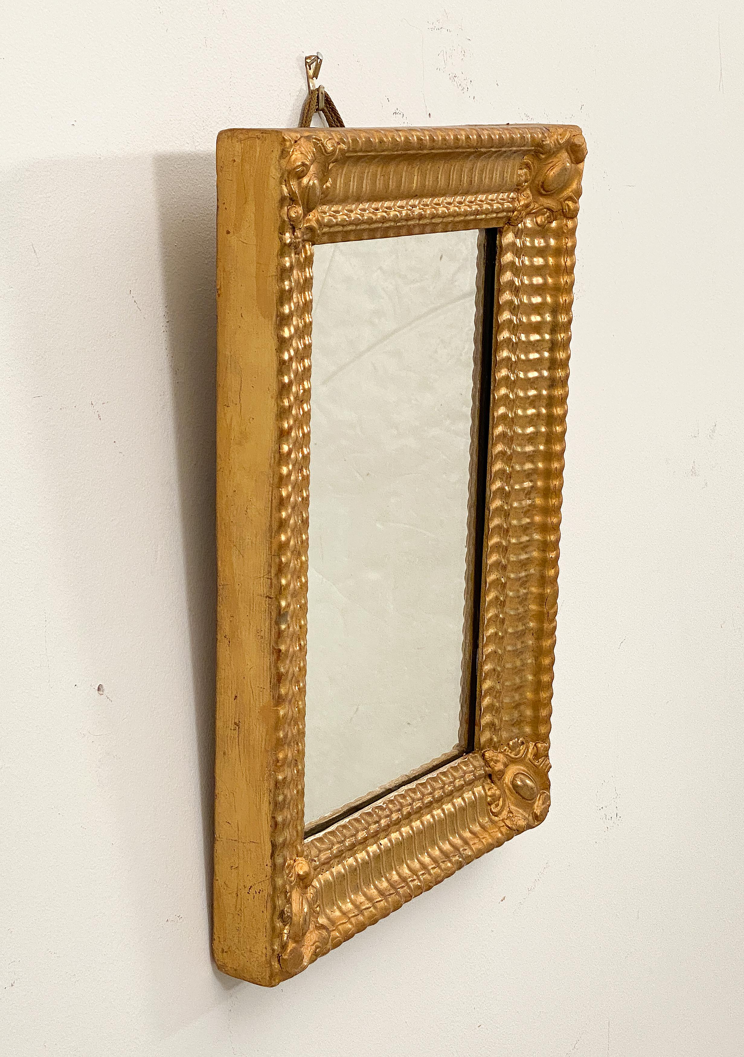Espejo de Pared Rectangular Dorado Francés (Alto 20 3/4 x Ancho 15) siglo XIX en venta