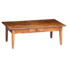 Table basse ou table basse rectangulaire française en bois fruitier avec tiroir