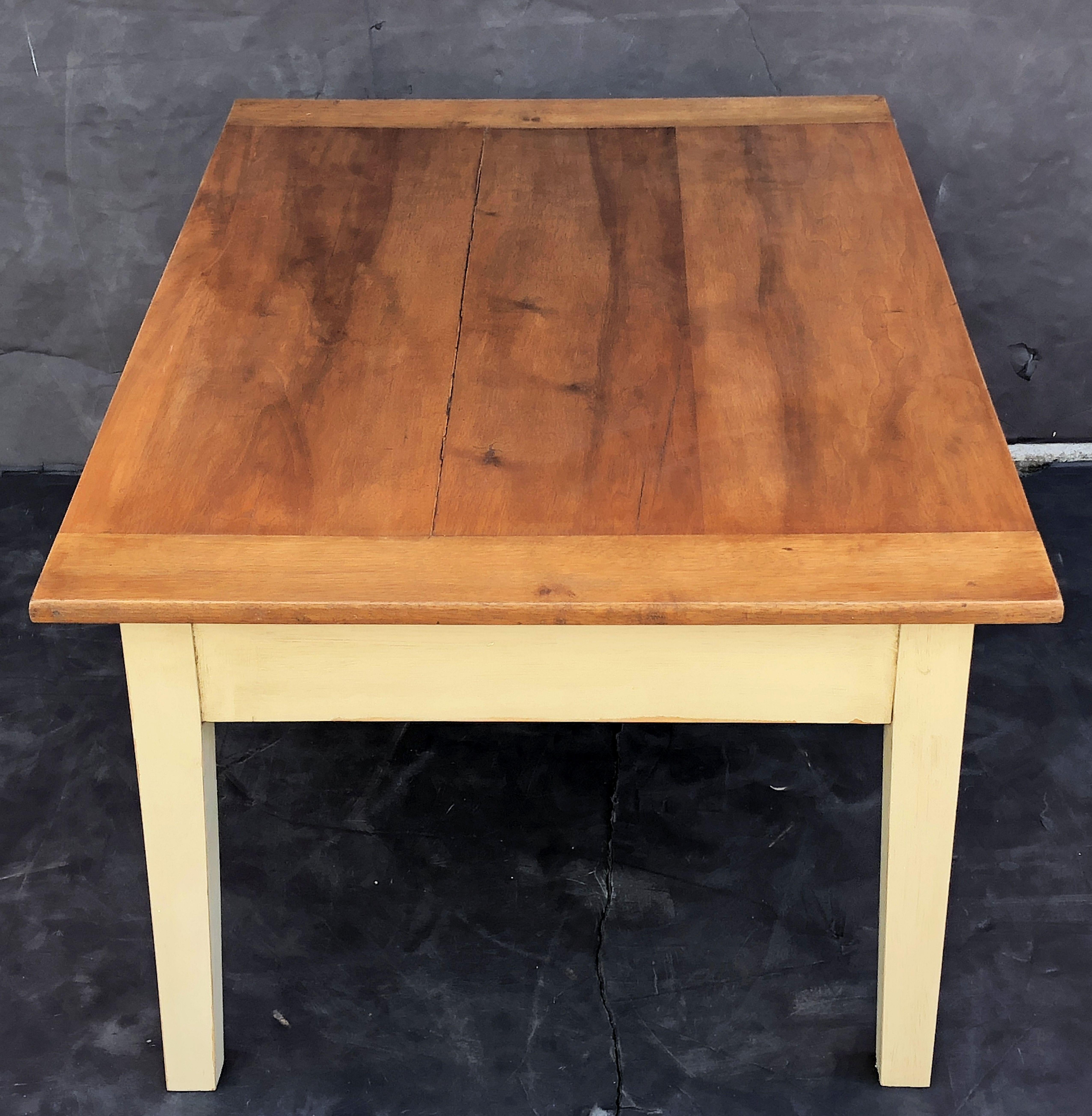 French Rectangular Low Table of Walnut with Painted Base For Sale 4