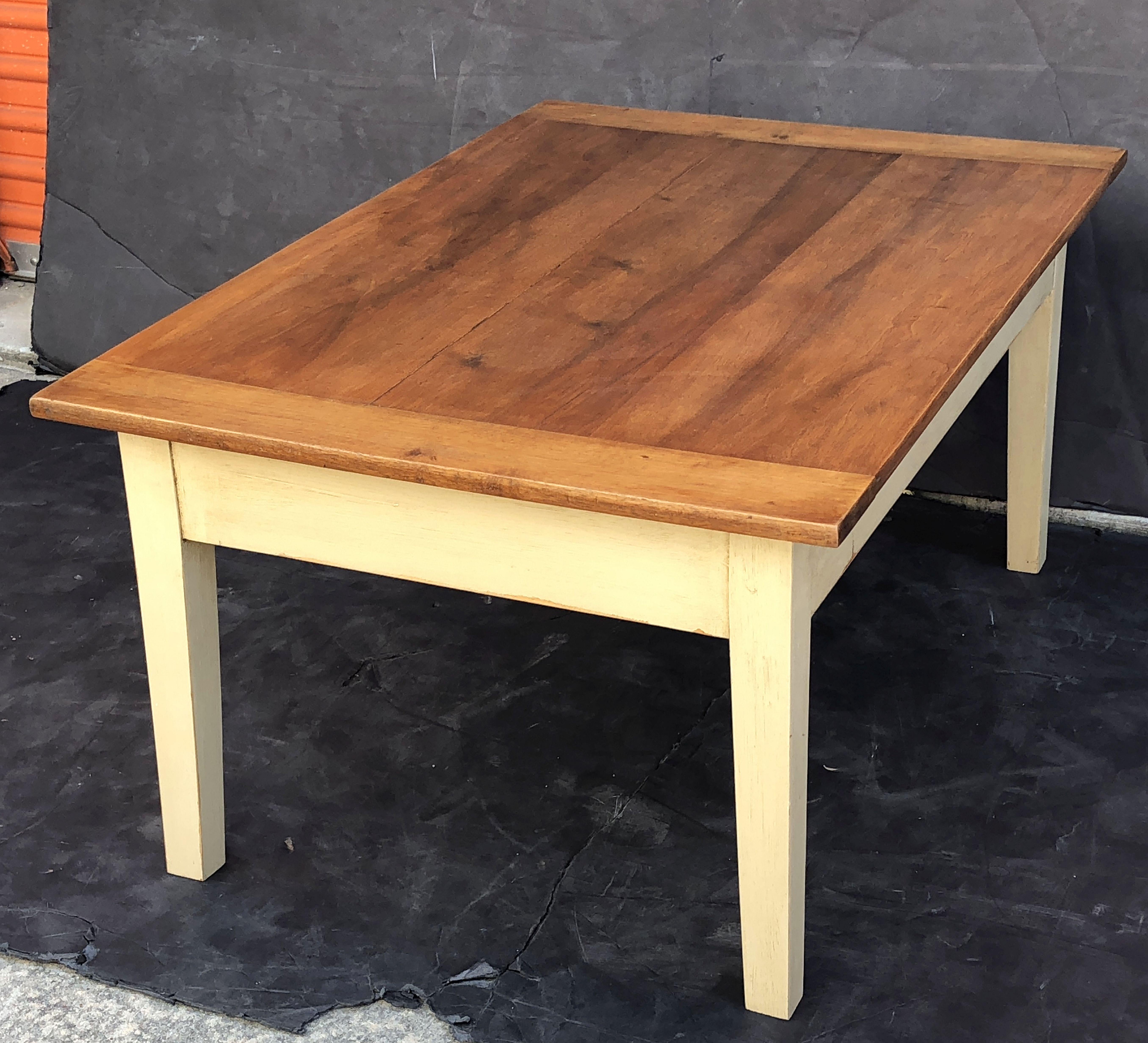 French Rectangular Low Table of Walnut with Painted Base For Sale 5