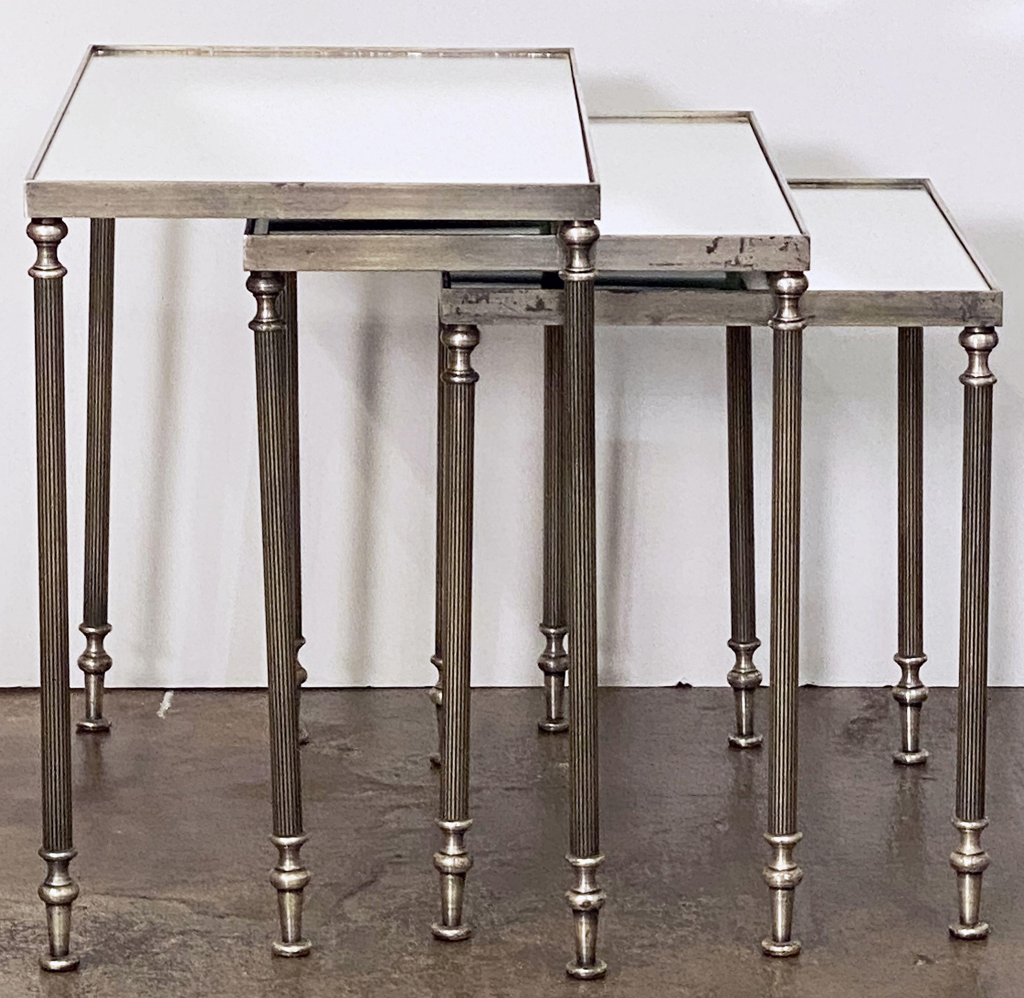 French Rectangular Nesting Tables with Mirrored Glass Tops For Sale 1