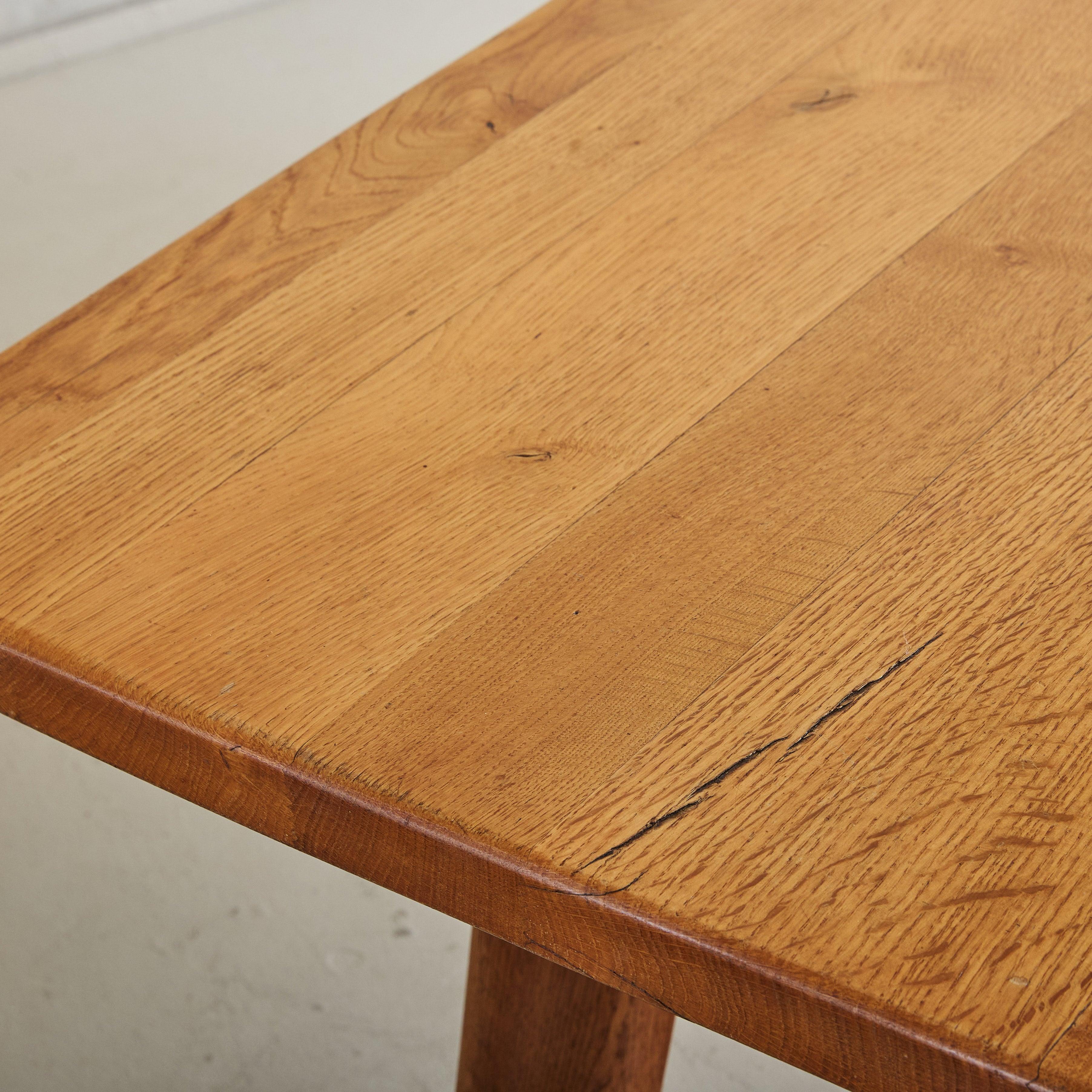 French Rectangular Oak Dining Table with Stretcher Base, 1960s Bon état - En vente à Chicago, IL