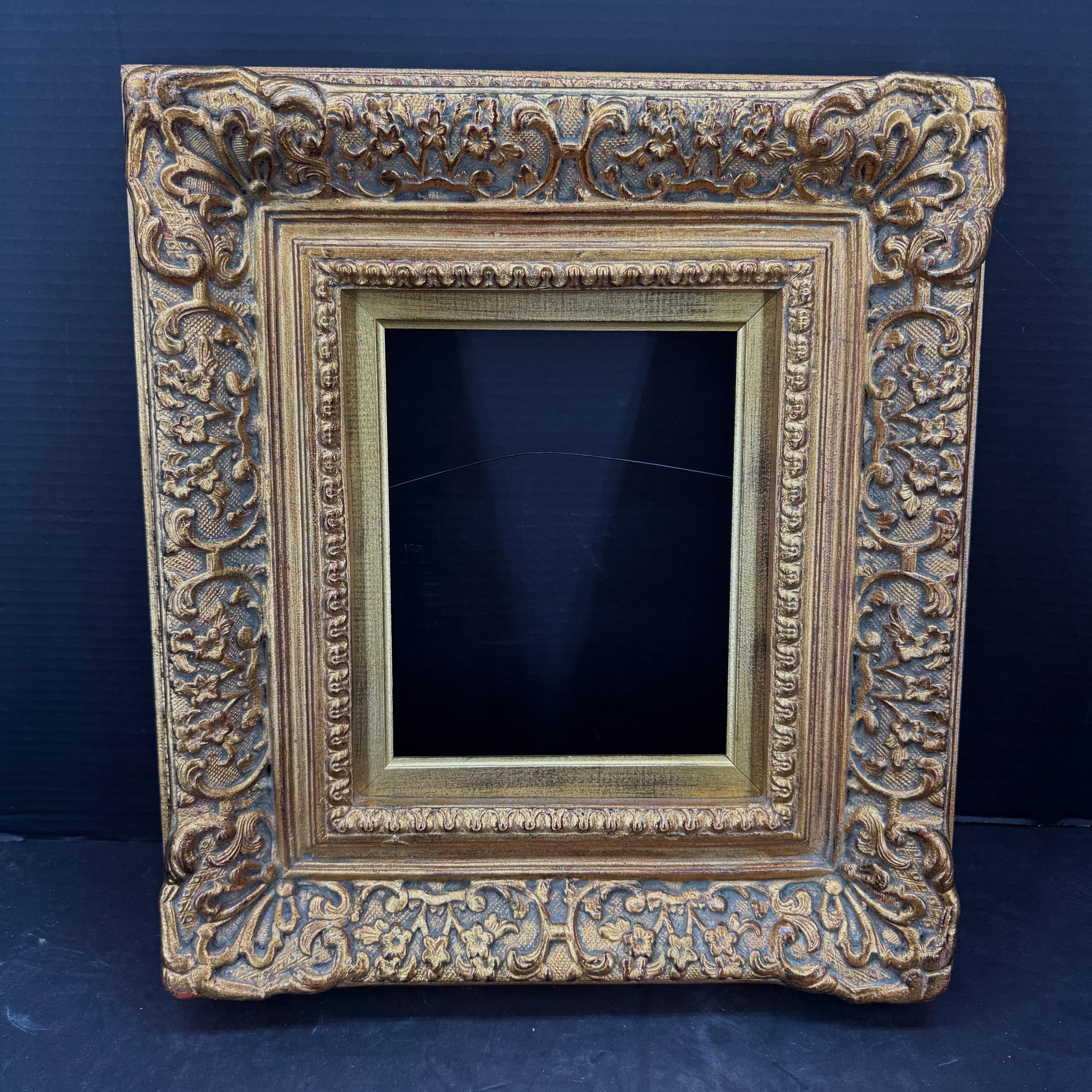 Européen Cadre d'art rectangulaire doré et doré de style rococo en vente
