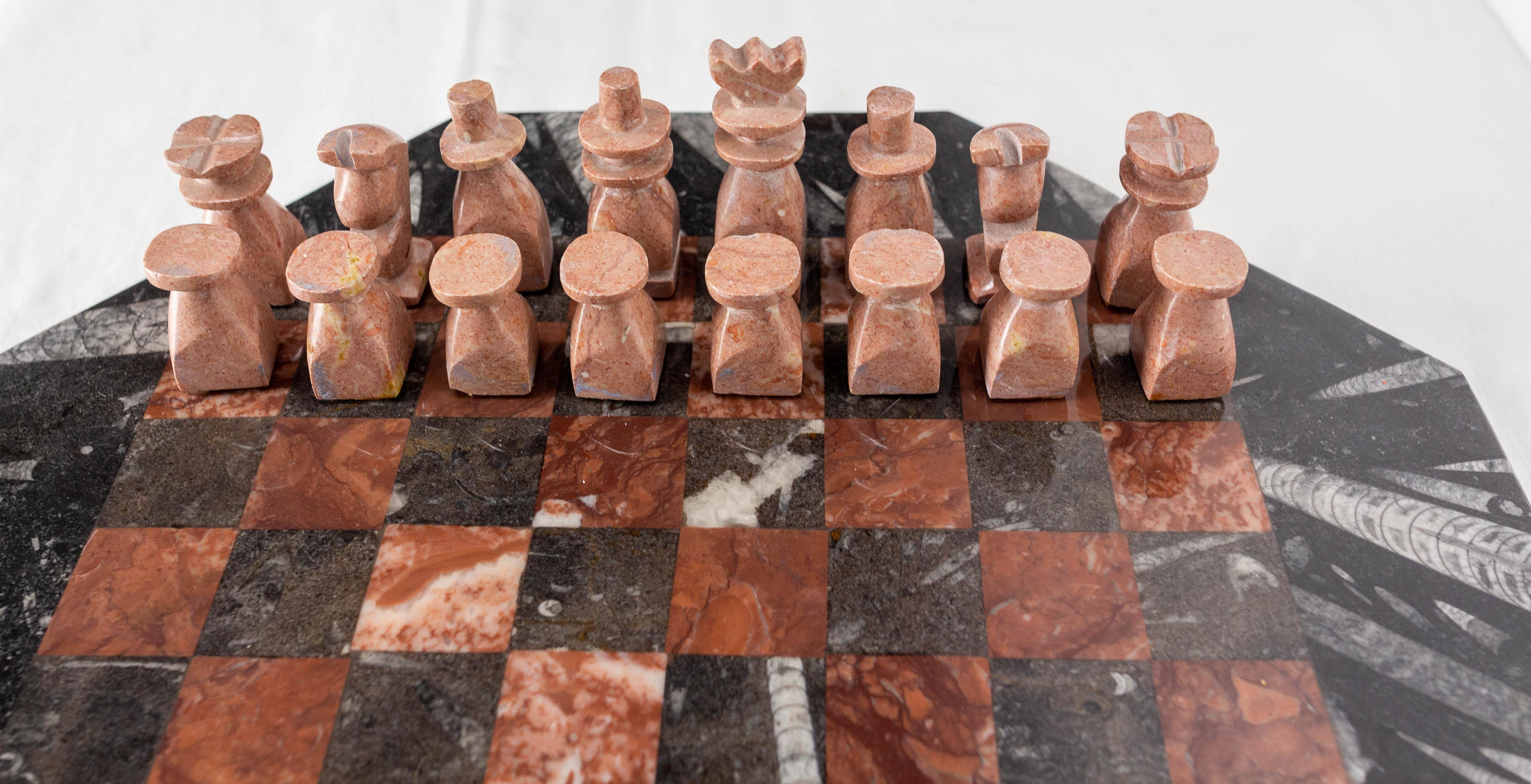 Fin du 20e siècle Planche à échecs octogonale française en marbre rouge et noir, vers 1980 en vente