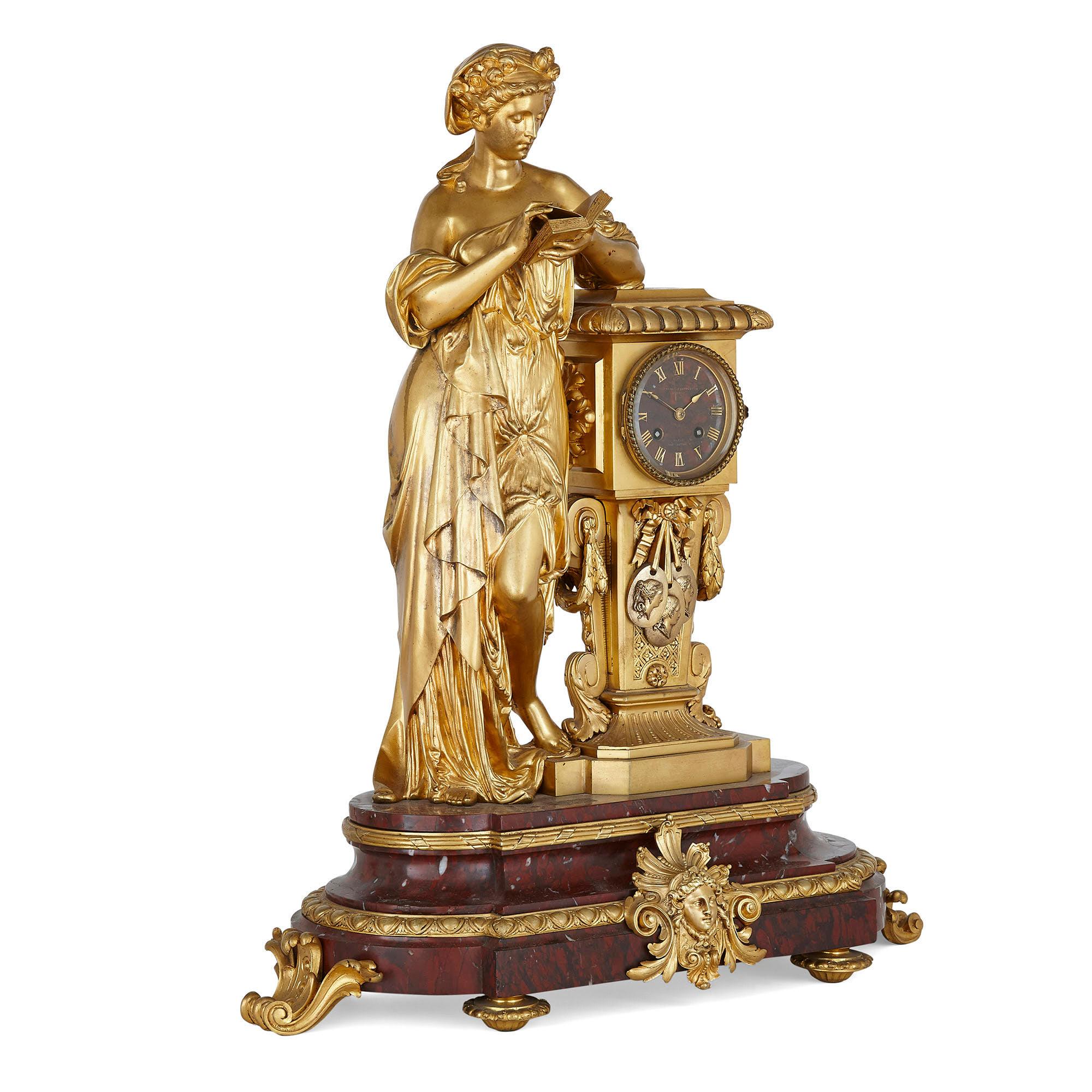 Uhrenset aus rotem Marmor und vergoldeter Bronze im neoklassischen Stil (Neoklassisch) im Angebot