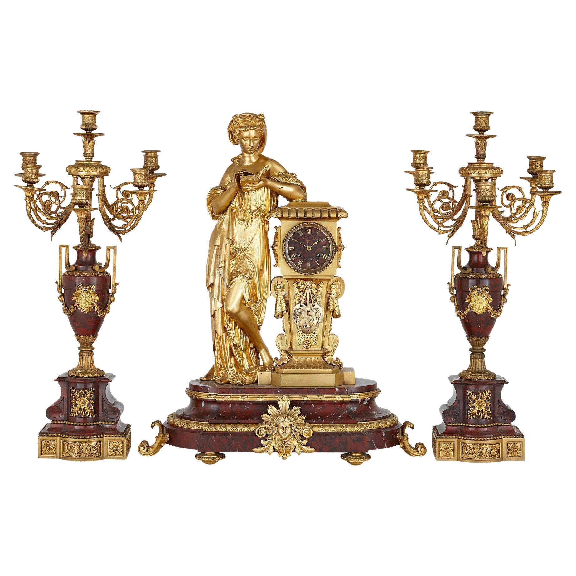 Uhrenset aus rotem Marmor und vergoldeter Bronze im neoklassischen Stil