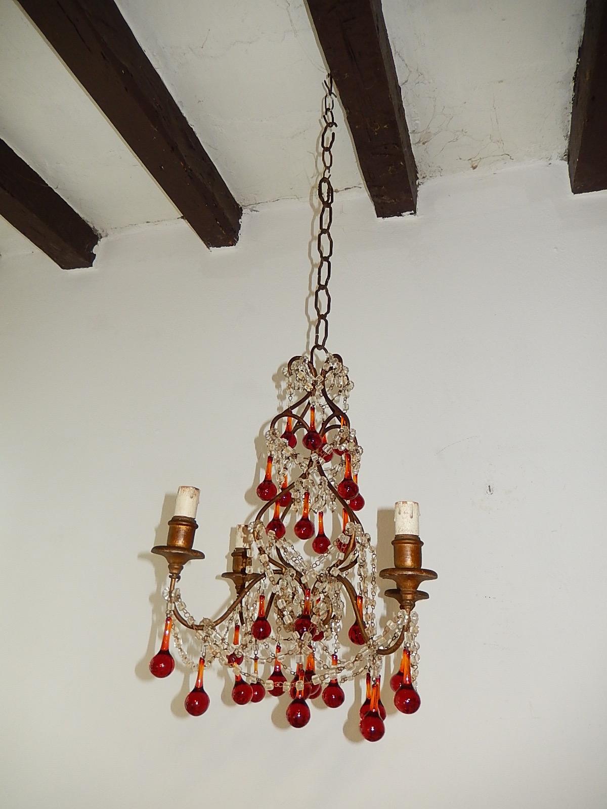 French Red Murano Ball Drops Chandelier, circa 1920 In Good Condition For Sale In Modena (MO), Modena (Mo)