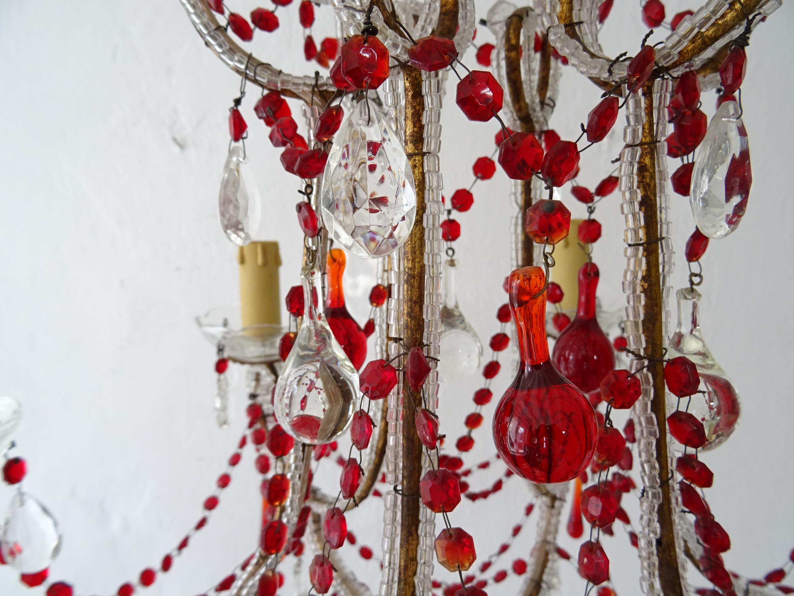 Lustre français en gouttes et chaînes en cristal de Murano rouge avec prismes en perles, vers 1900 Bon état - En vente à Firenze, Toscana