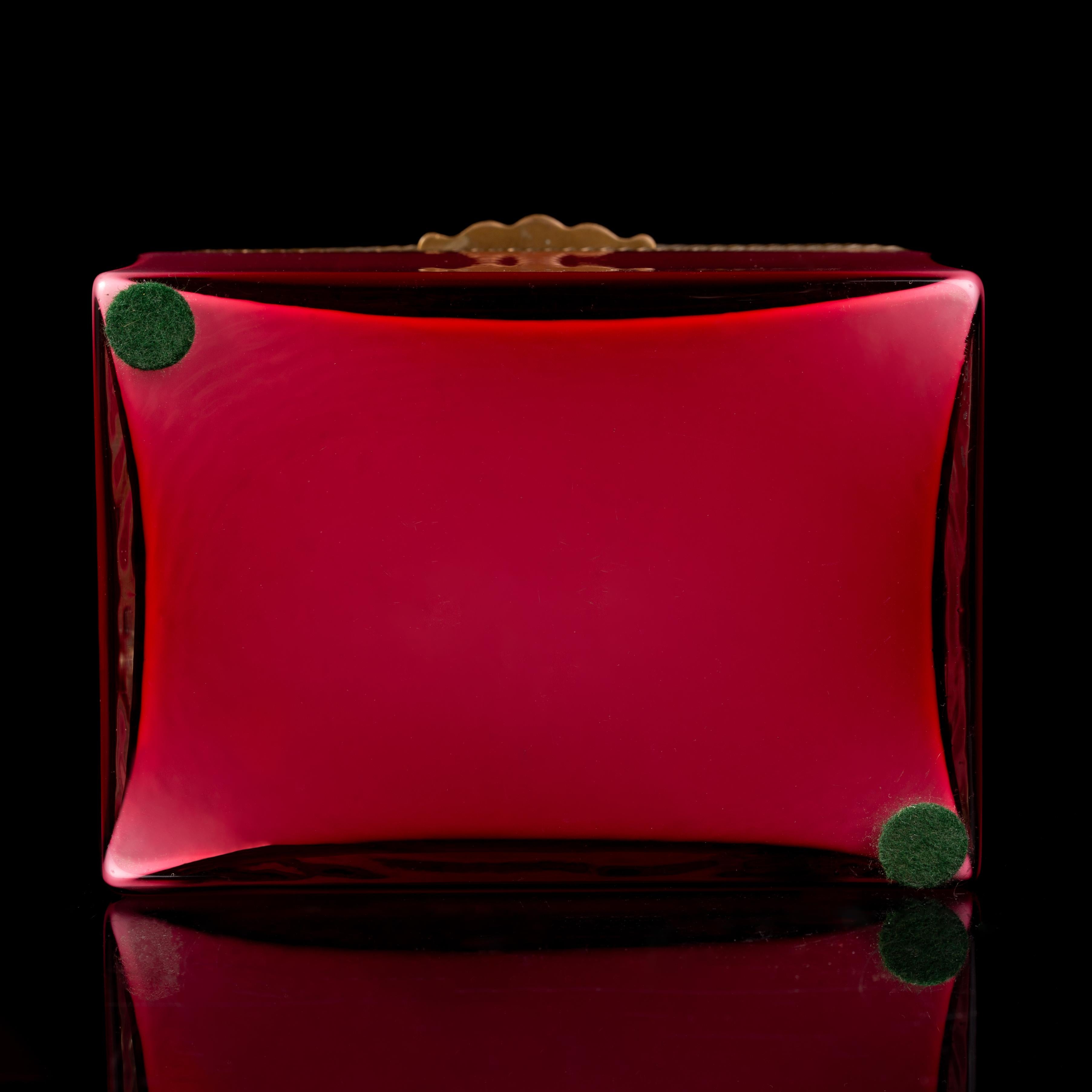 French Red Over White Opaline Ormolu Mounted Covered Box, Domed Top im Angebot 3