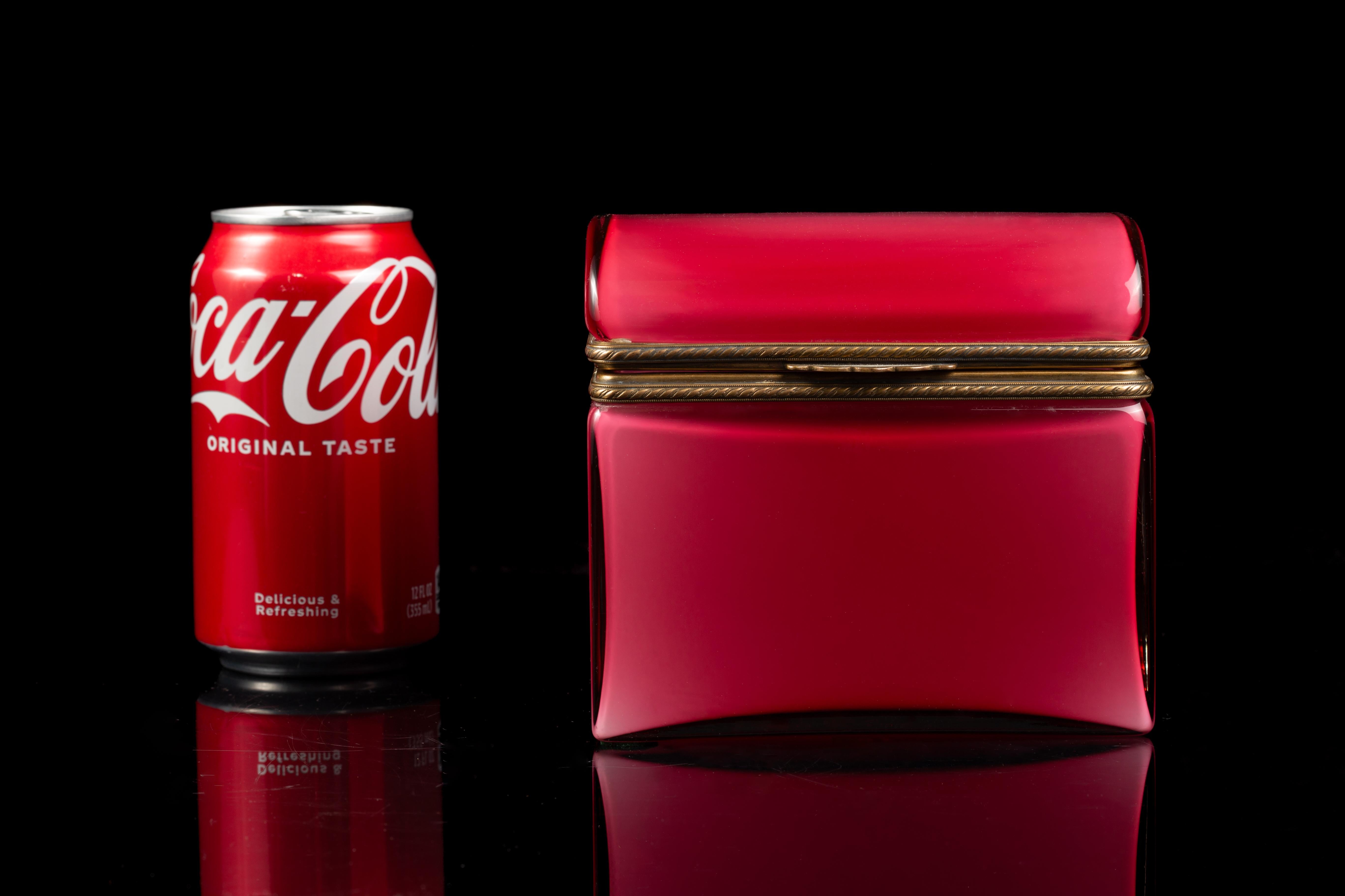 French Red Over White Opaline Ormolu Mounted Covered Box, Domed Top (Französisch) im Angebot