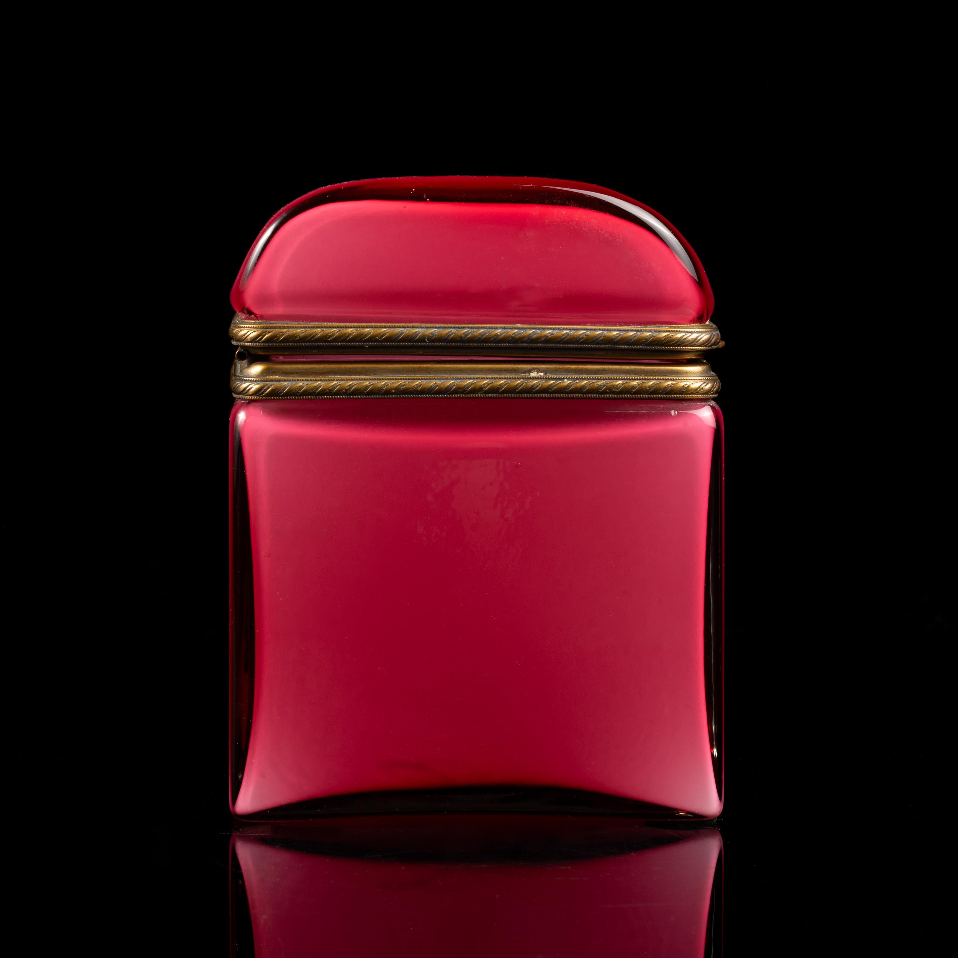 French Red Over White Opaline Ormolu Mounted Covered Box, Domed Top (Vergoldet) im Angebot