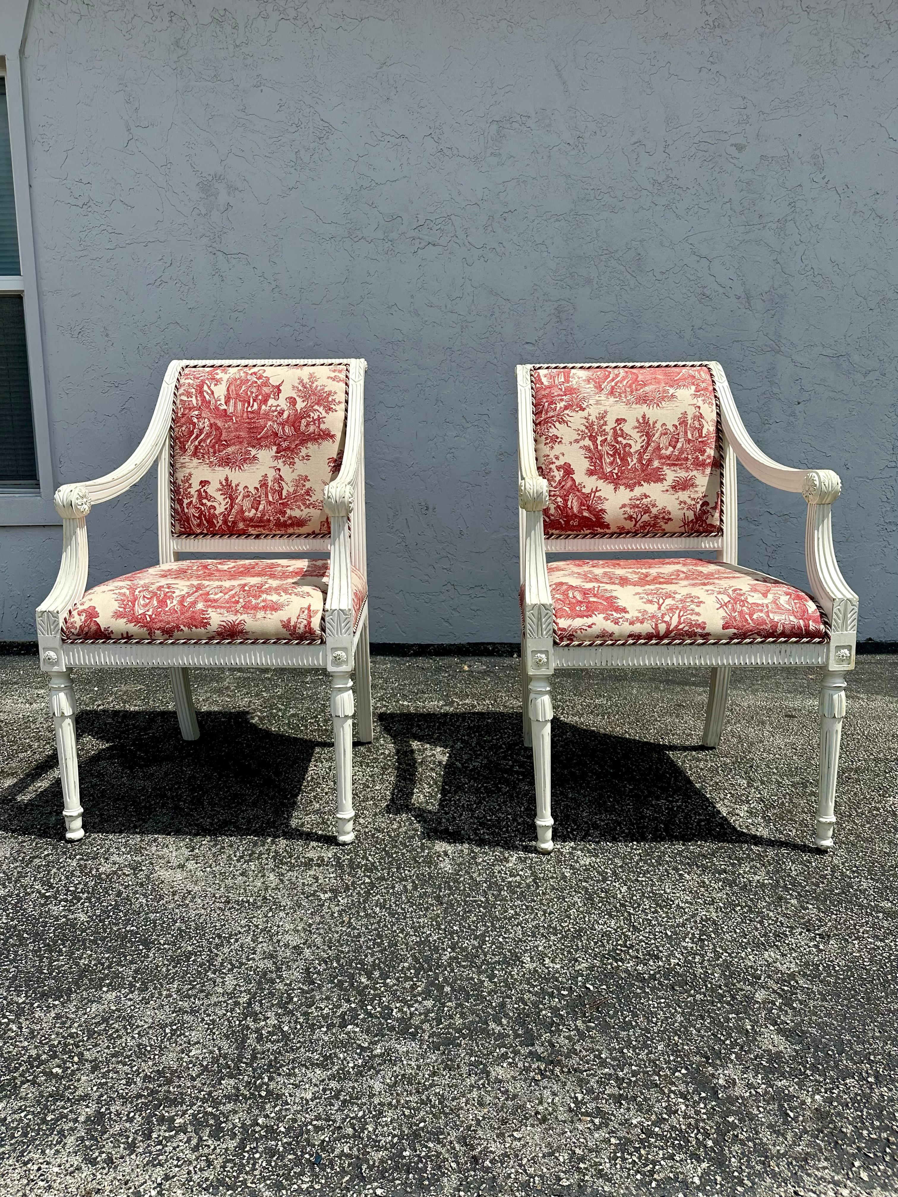 Trasportati nell'elegante e sofisticato XIX secolo con questo squisito set di sedie toile francesi originali. Le sedie ultra rare emanano un'aria di storia e raffinatezza. Il design è eccezionale. Le sedie sono un pezzo forte che è anche