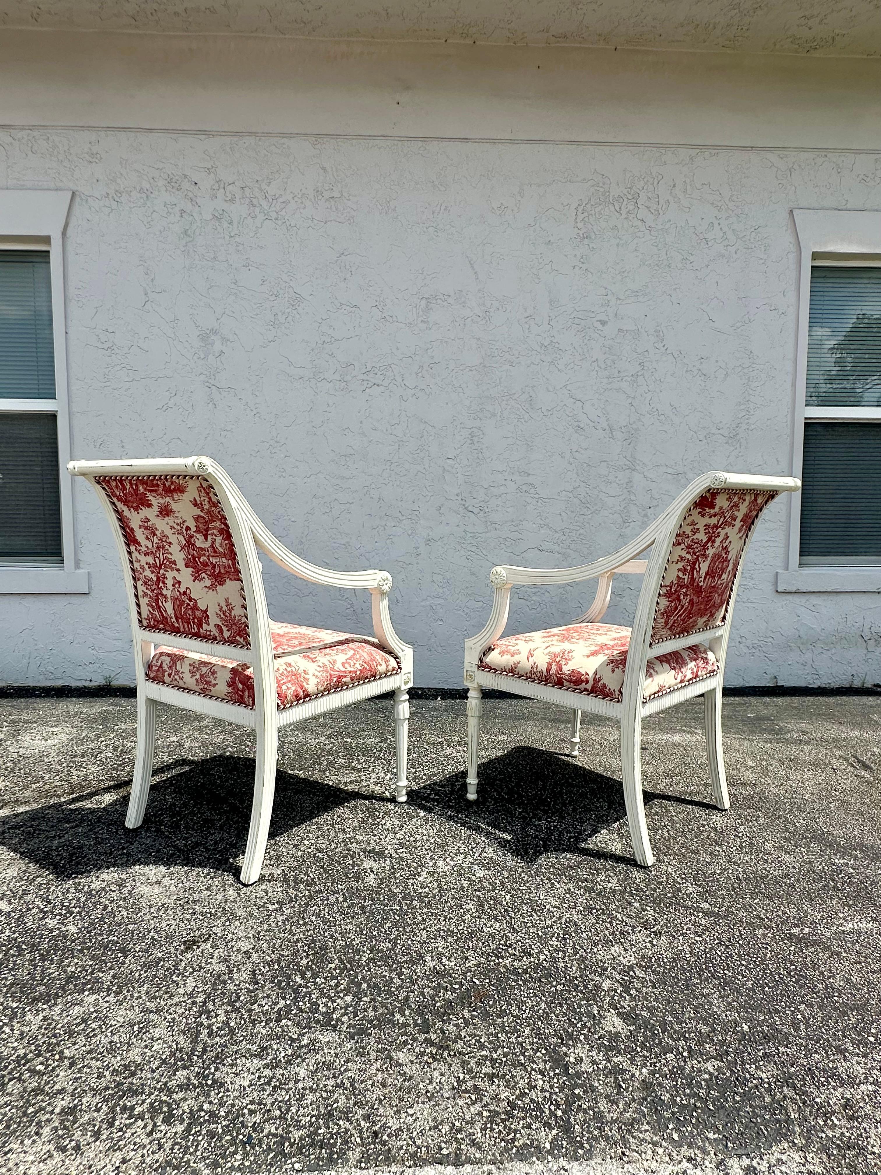 XIX secolo Poltrone in legno dorato in stile Louis rosso e bianco del 19° secolo, set di 2 in vendita
