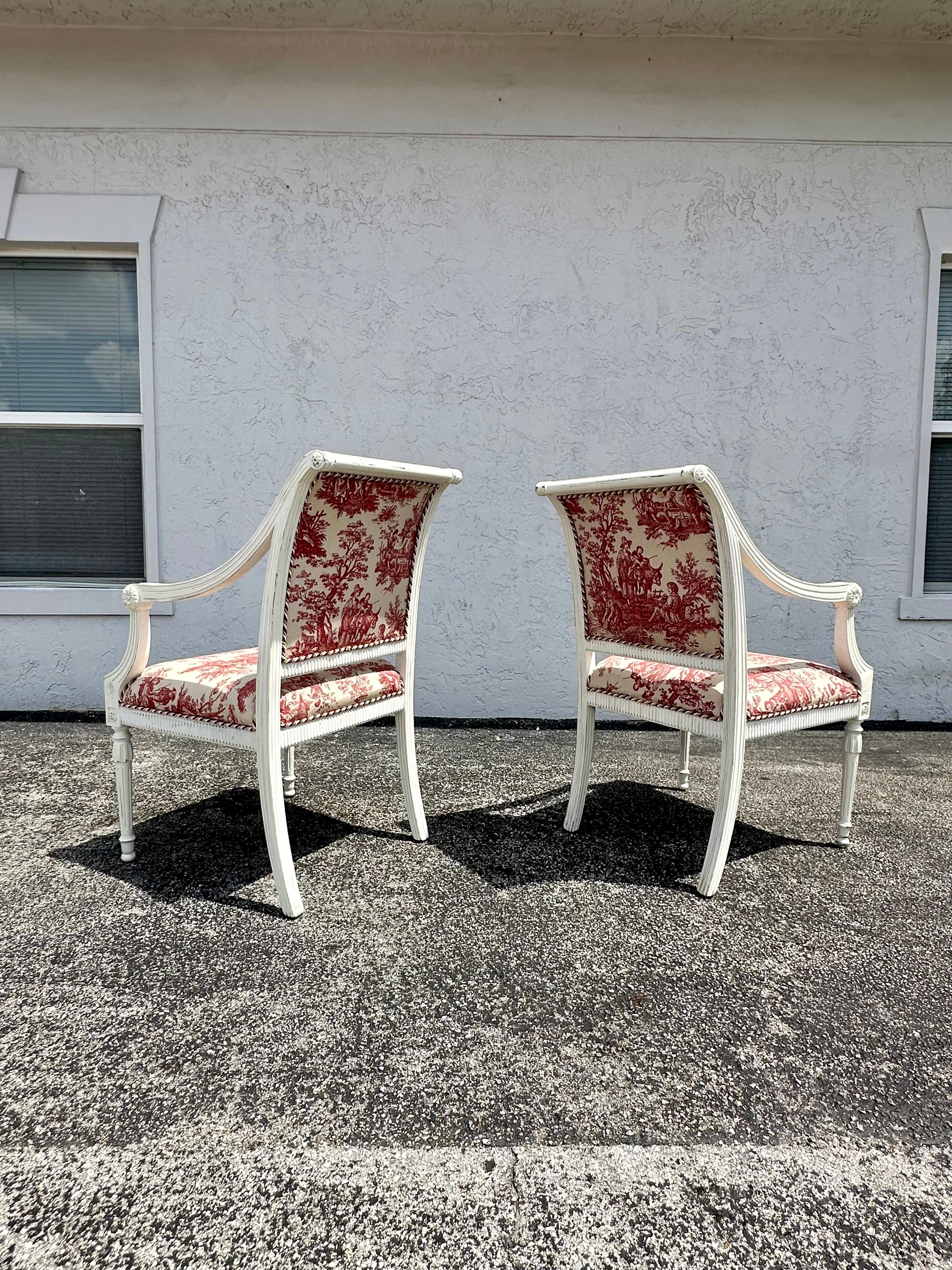 Poltrone in legno dorato in stile Louis rosso e bianco del 19° secolo, set di 2 in vendita 1