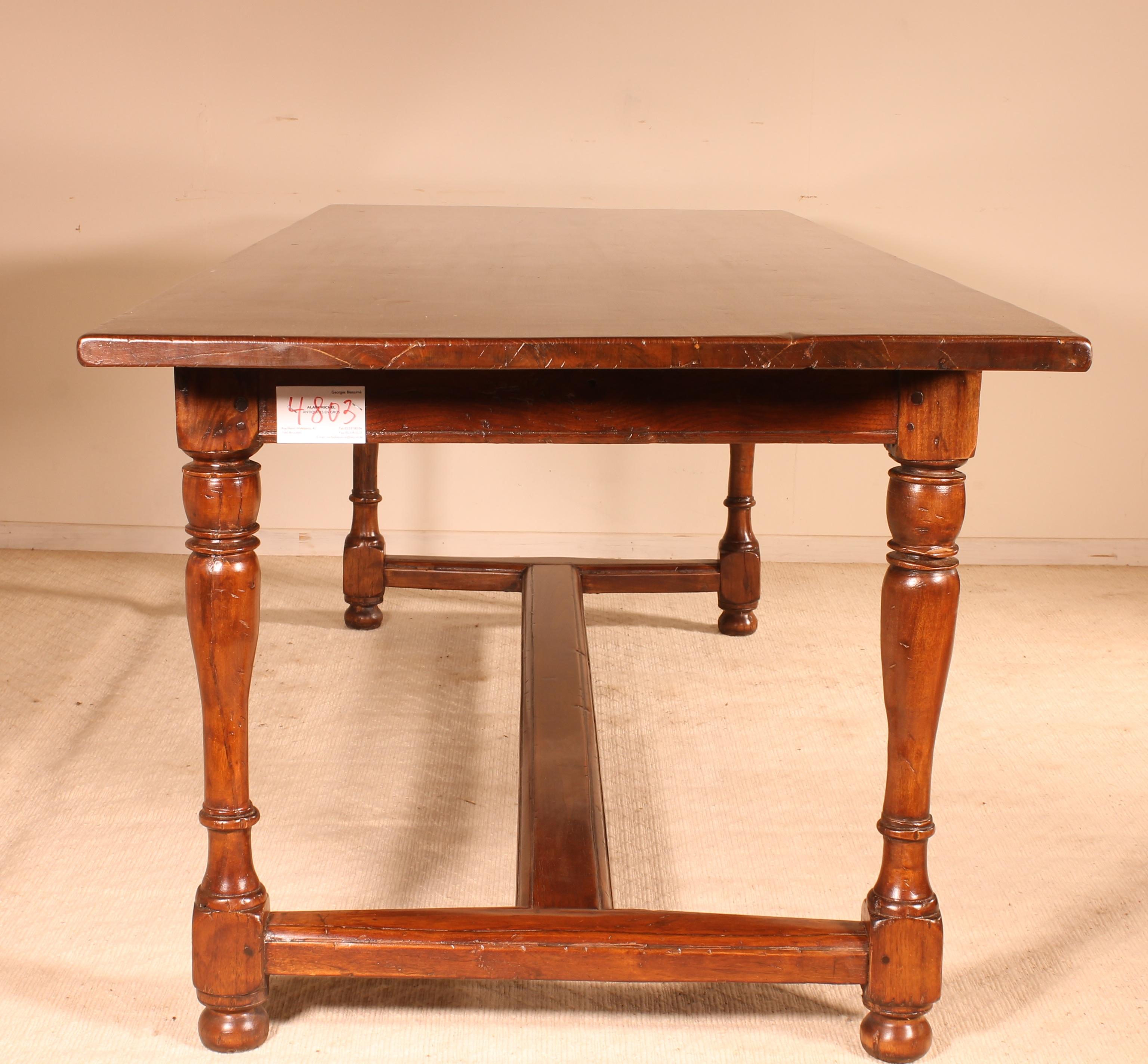 French Refectory Table from the 19th Century with Turned Legs In Good Condition In Brussels, Brussels