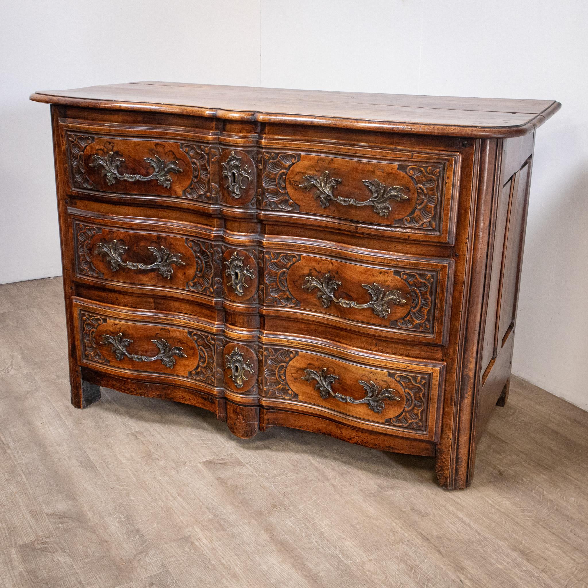 Rococo French Régence 18th Century Walnut Commode or Chest of Drawers For Sale