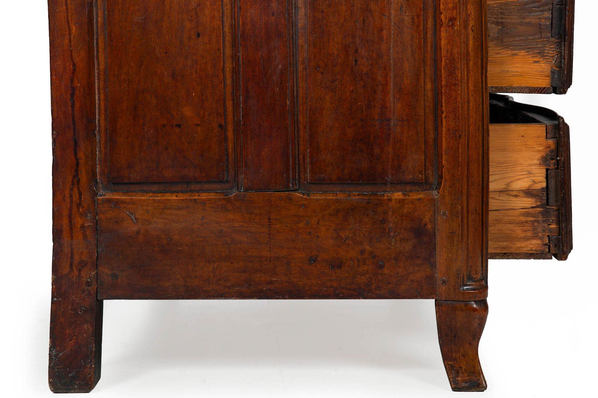 Commode ancienne en noyer de style Régence vers 1750 en vente 4