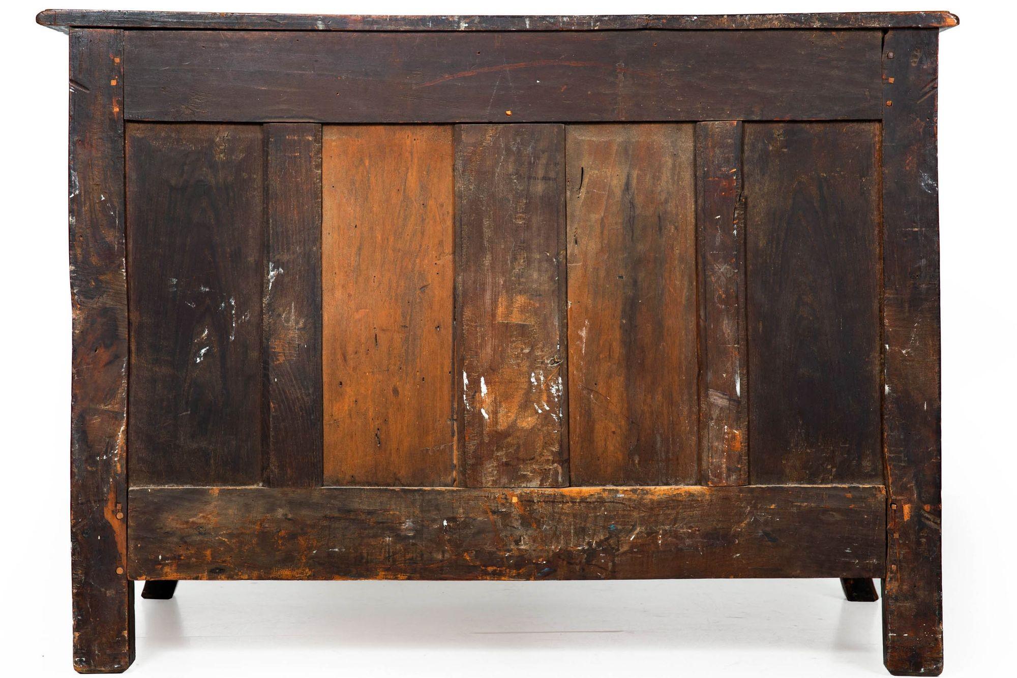 Commode ancienne en noyer de style Régence vers 1750 Bon état - En vente à Shippensburg, PA
