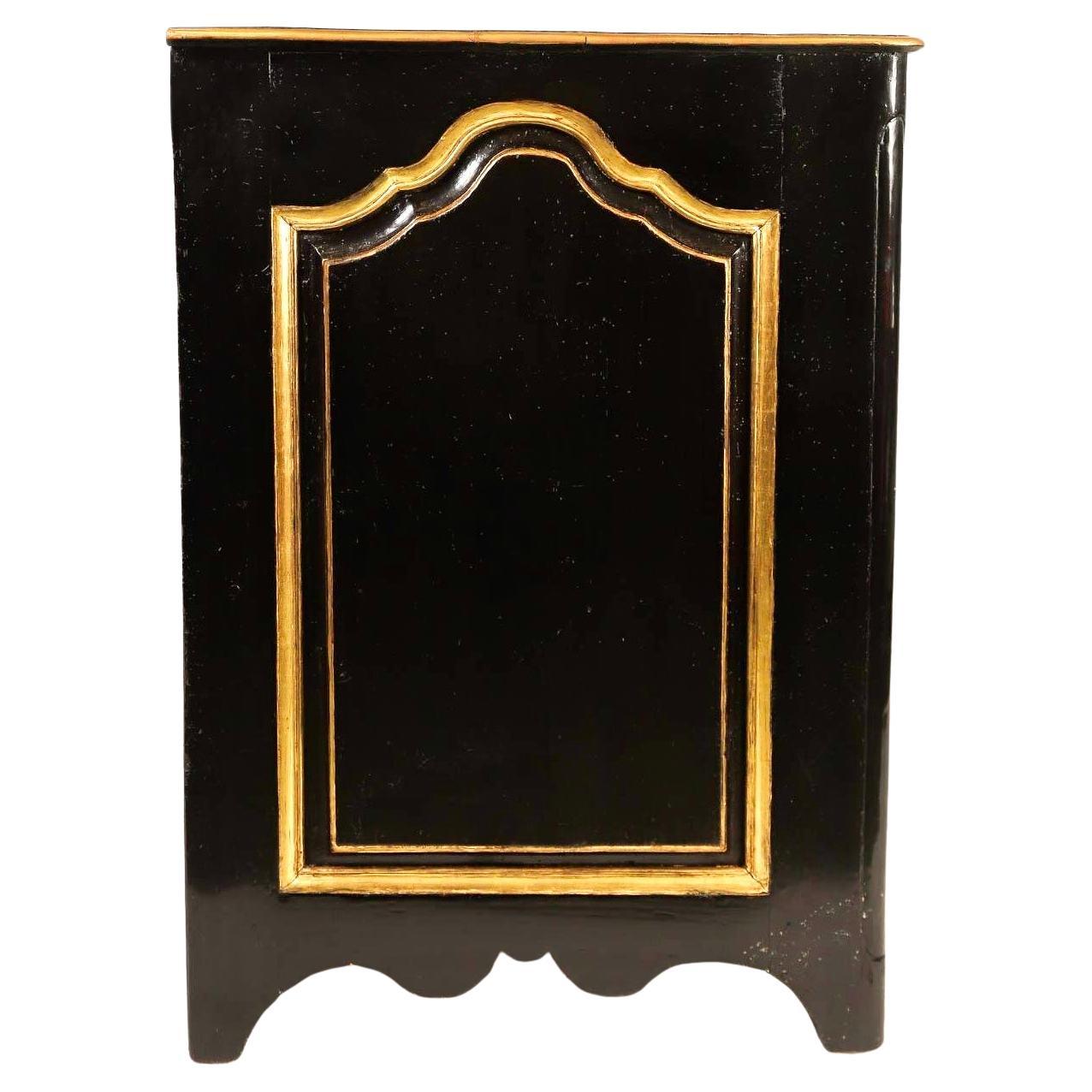 French Regence Black Lacquer Ormolou Mounted Gilded Serpentine Front Commode In Good Condition In Bradenton, FL