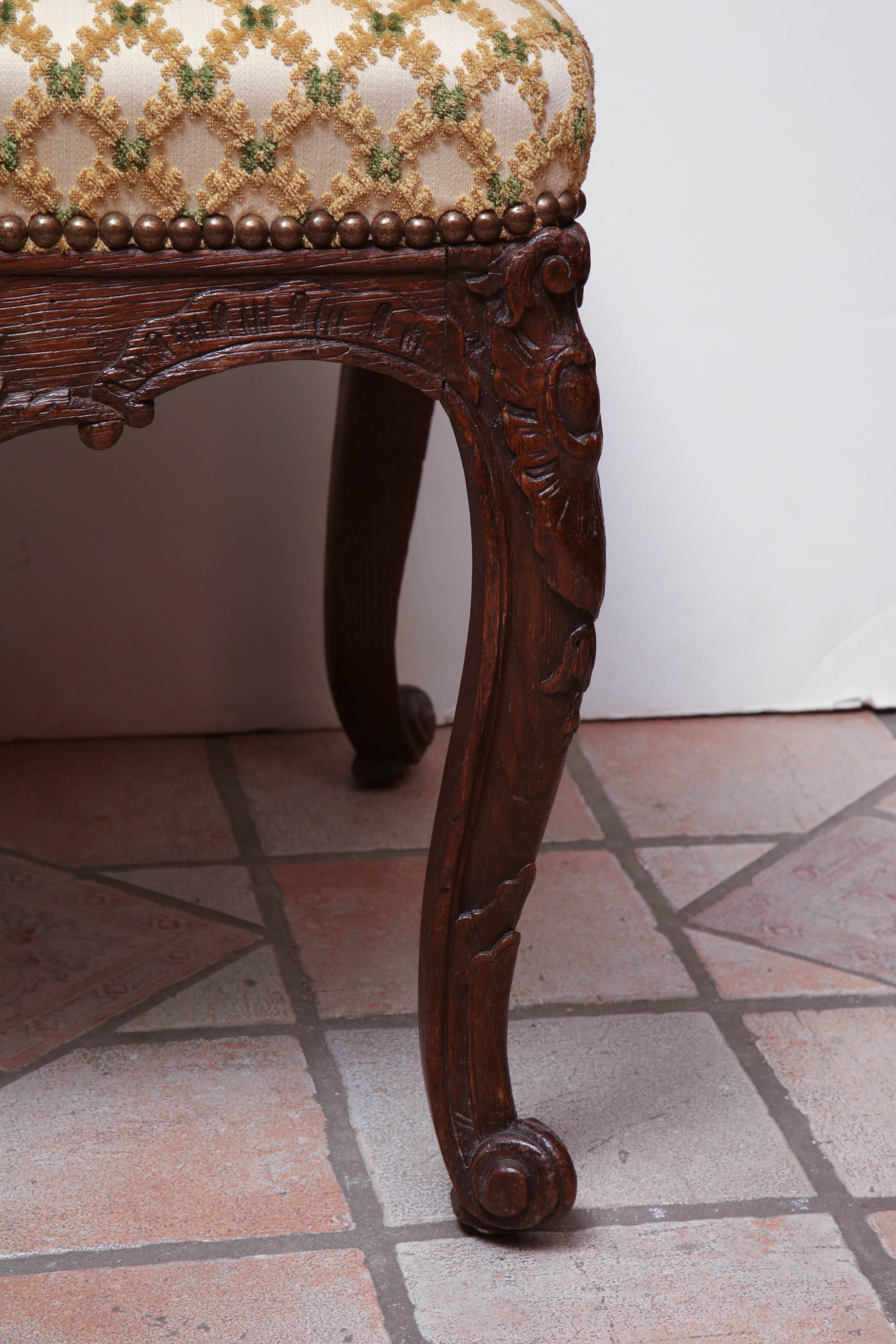 French Regence Carved Stool In Good Condition For Sale In Westwood, NJ