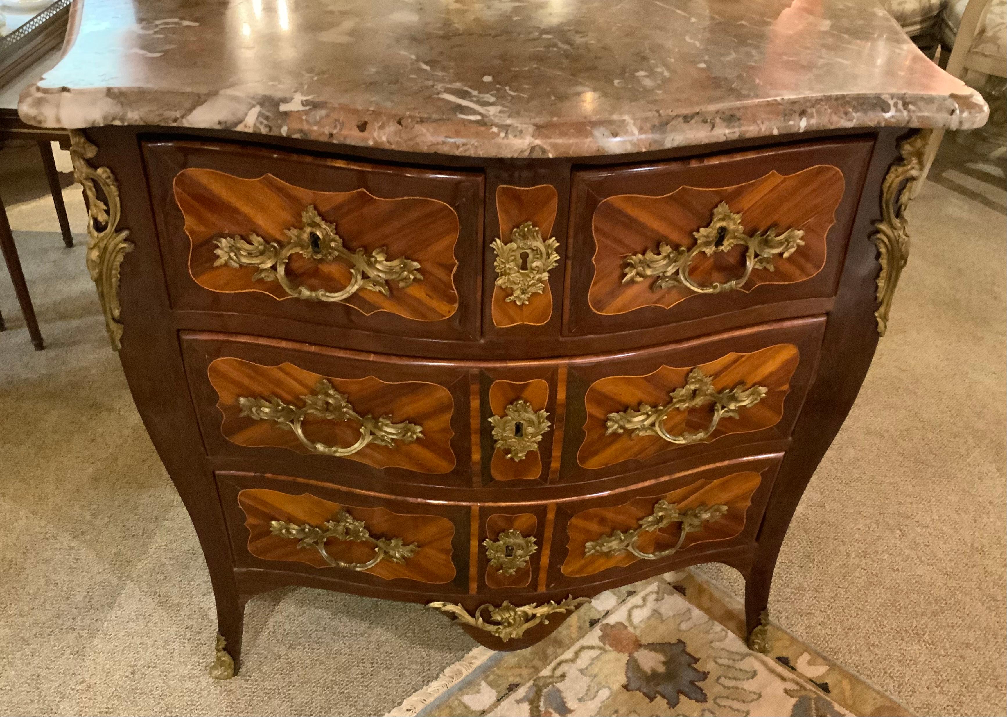 XVIII secolo Commode francese Regence, 18° secolo. Firmato Roussel in vendita