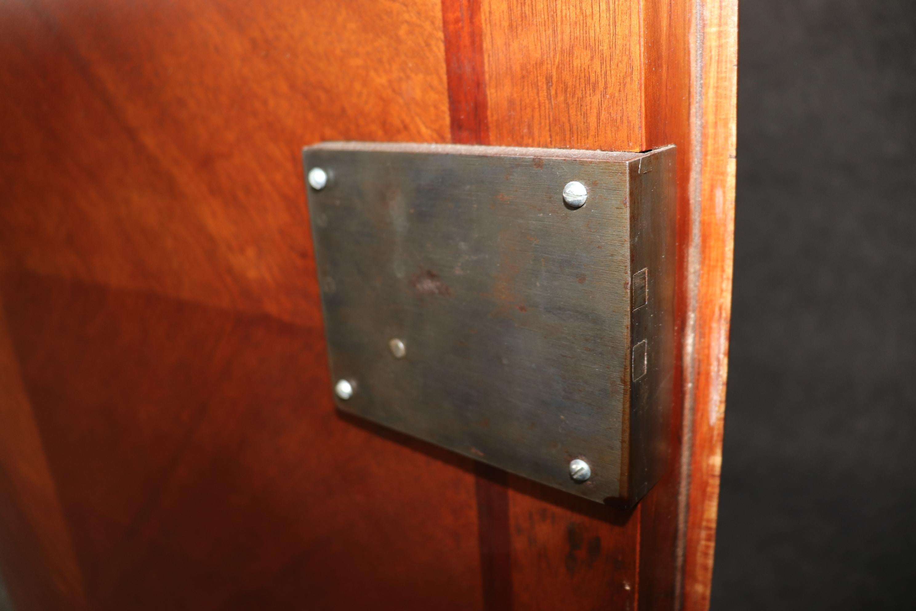 Credenza francese Regence stile Luigi XV con piano in marmo e montatura in bronzo in vendita 6