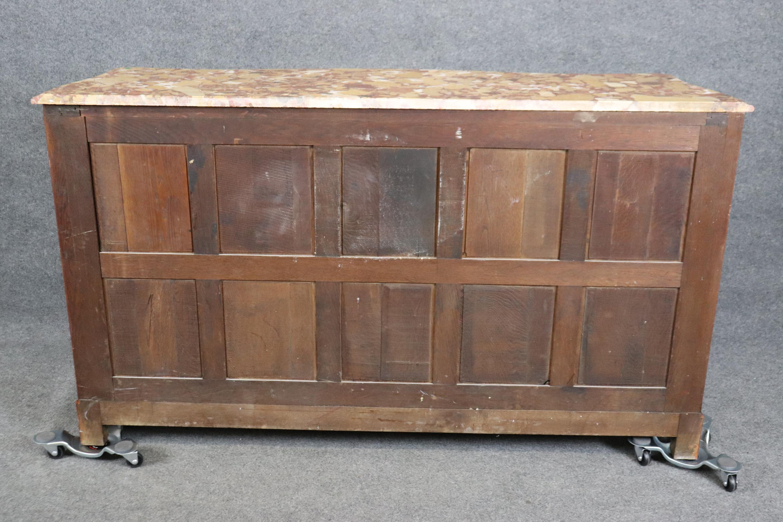 Calco Credenza francese Regence stile Luigi XV con piano in marmo e montatura in bronzo in vendita
