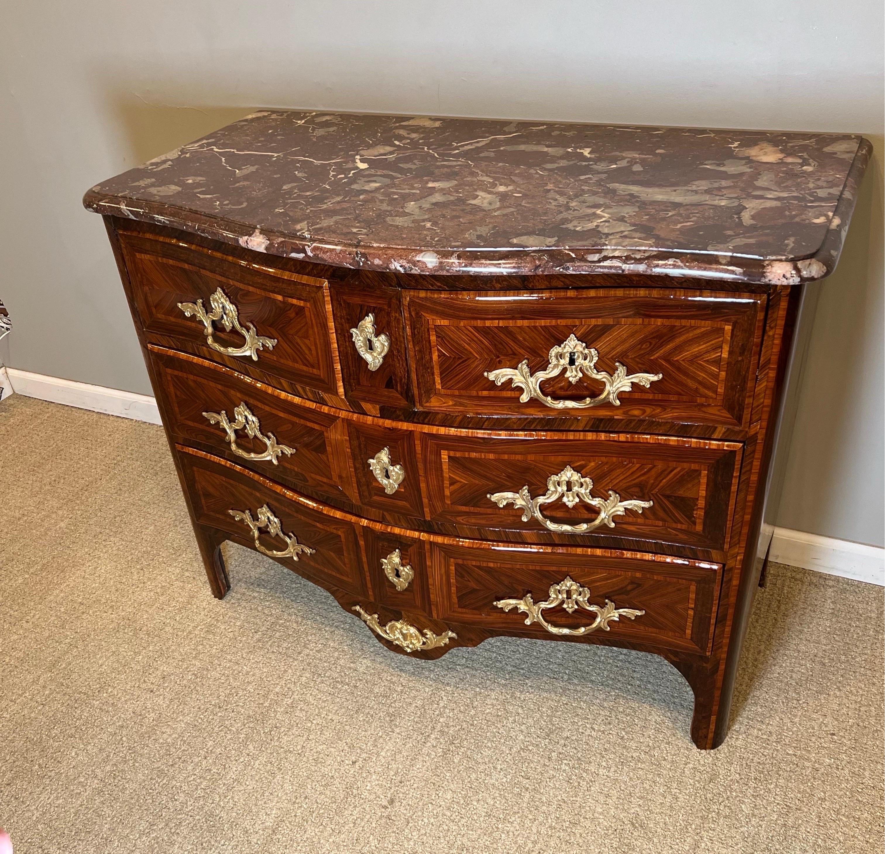 French Régence Ormolu-Mounted Rosewood & Kingwood Inlay Rouge Marble Top Commode For Sale 13