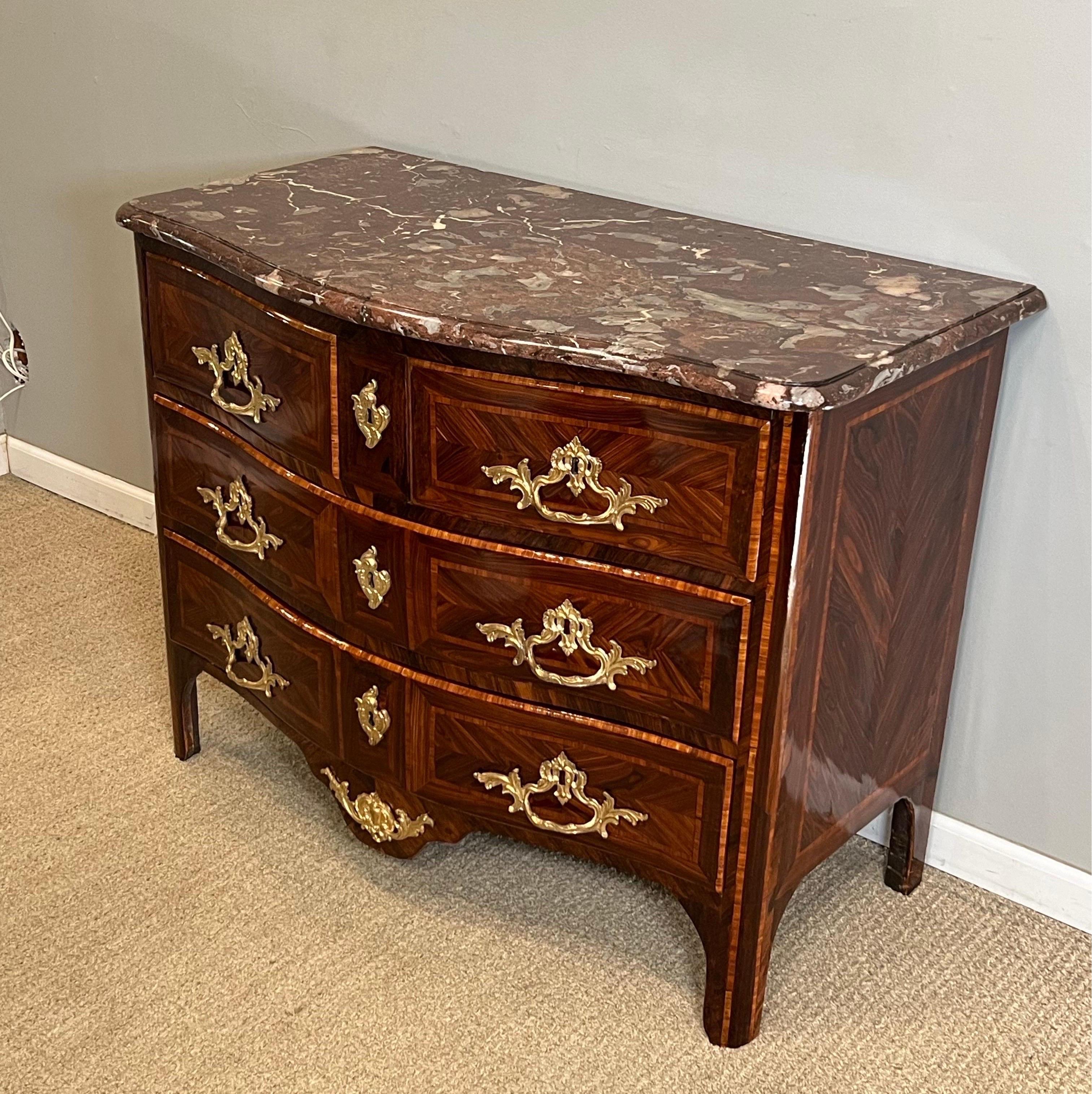 French Régence Ormolu-Mounted Rosewood & Kingwood Inlay Rouge Marble Top Commode In Good Condition For Sale In New York, NY