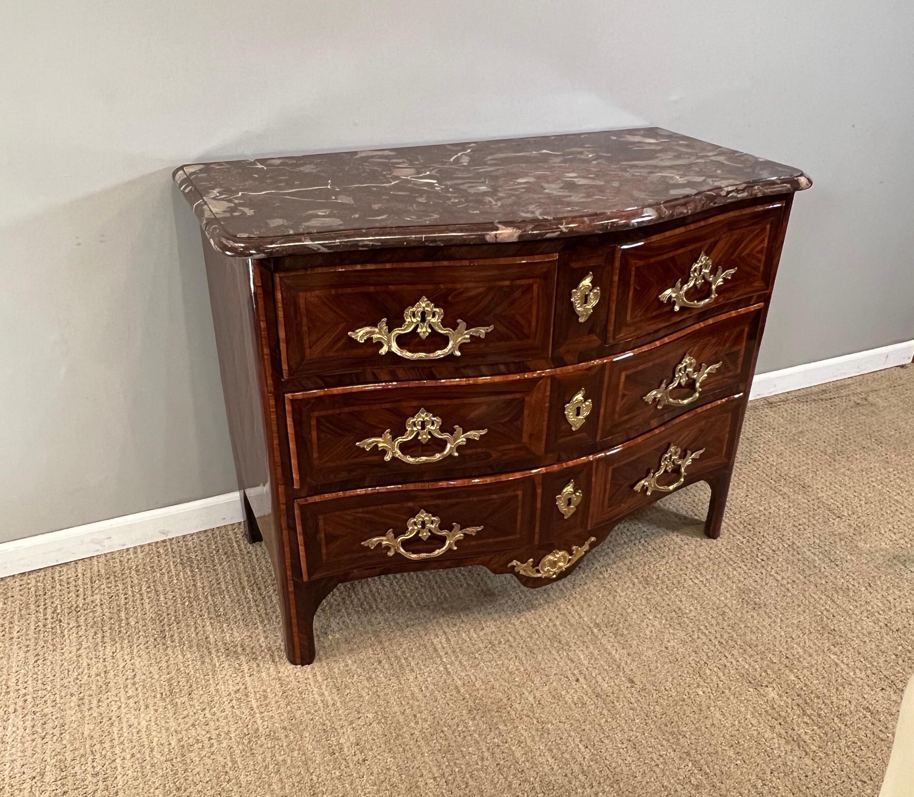 French Régence Ormolu-Mounted Rosewood & Kingwood Inlay Rouge Marble Top Commode For Sale 1