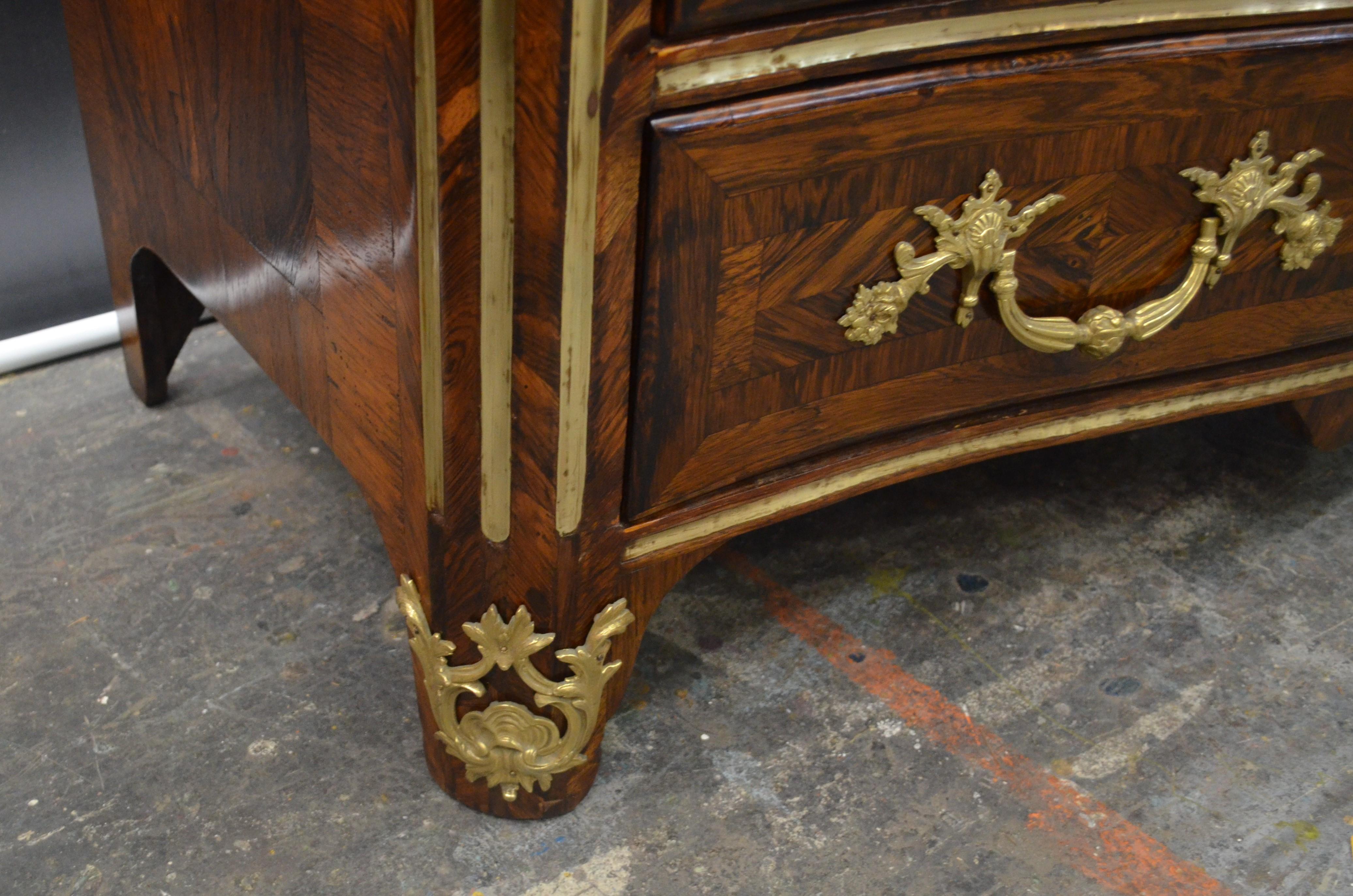 French Régence Ormolu-Mounted Rosewood & Kingwood Inlay Rouge Marble Top Commode For Sale 6