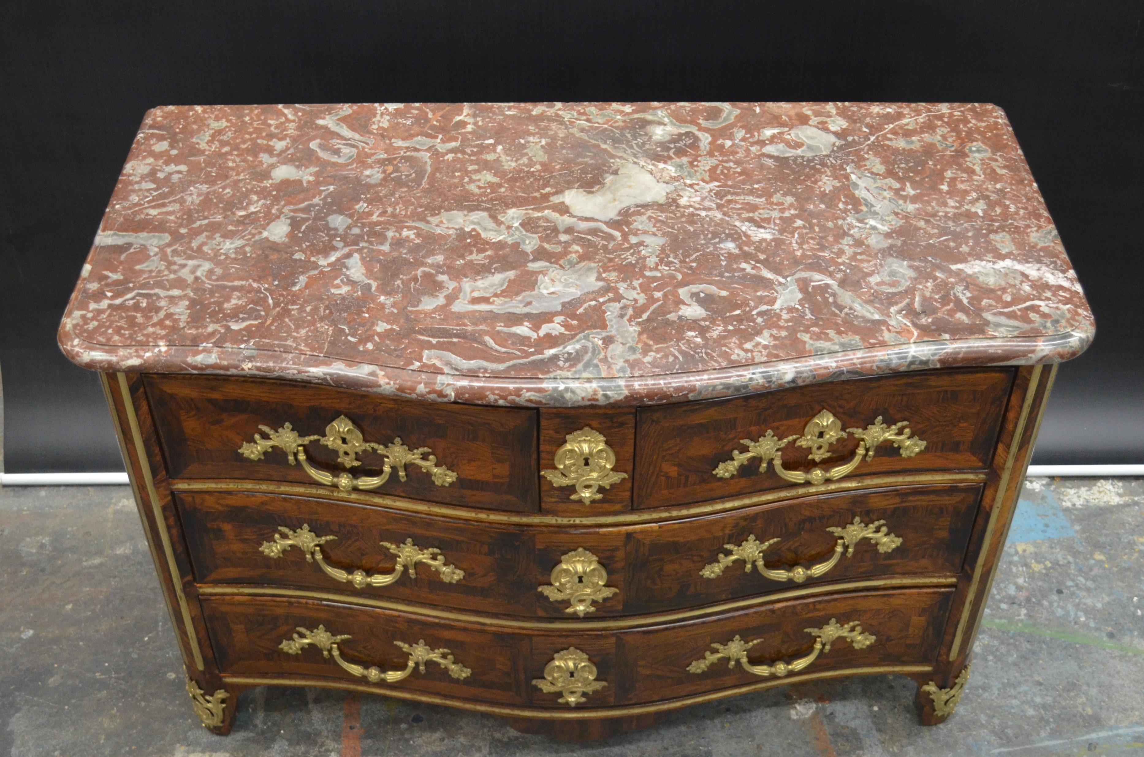 French Régence Ormolu-Mounted Rosewood & Kingwood Inlay Rouge Marble Top Commode For Sale 7