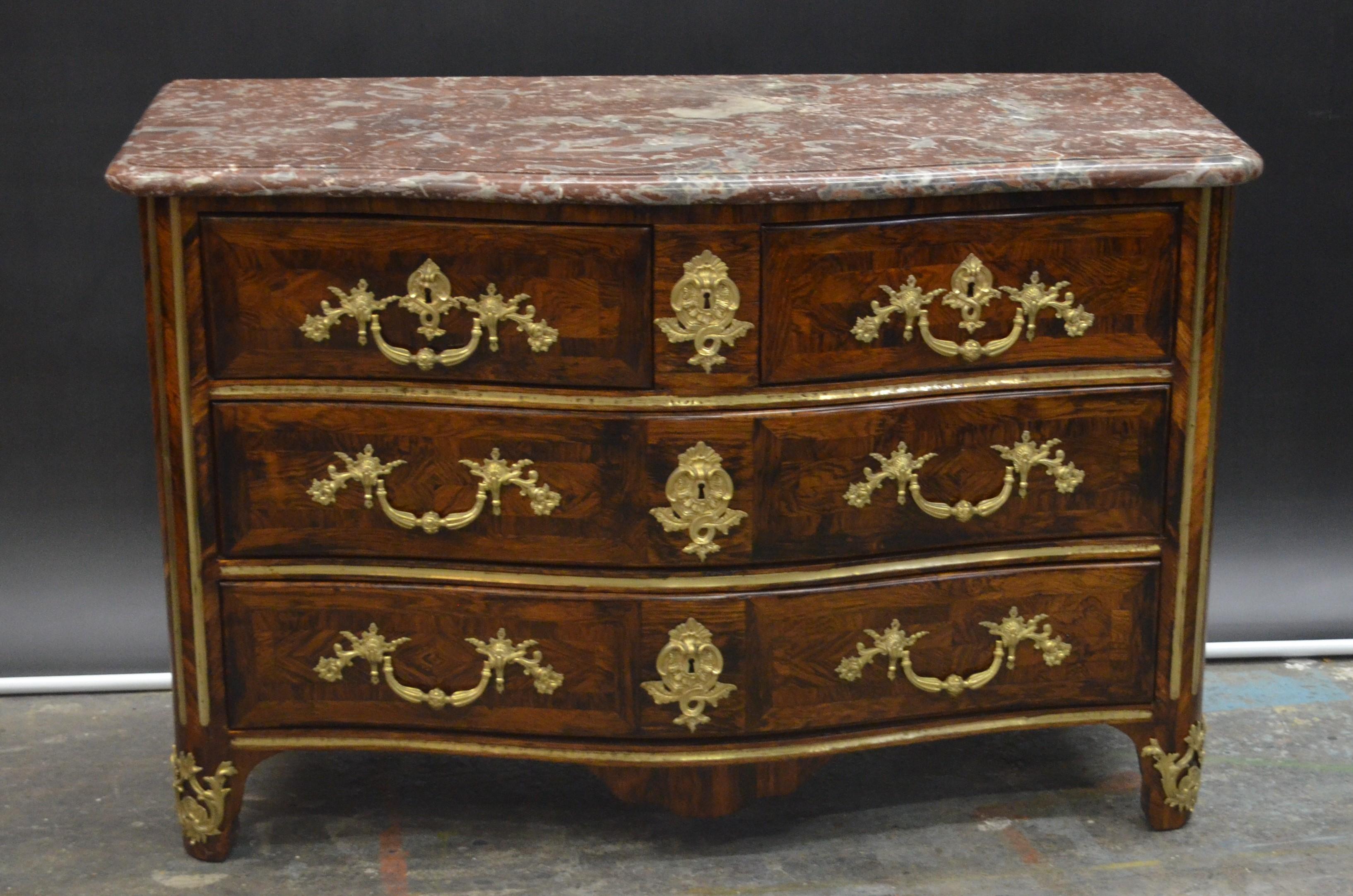 French Régence Ormolu-Mounted Rosewood & Kingwood Inlay Rouge Marble Top Commode For Sale 10