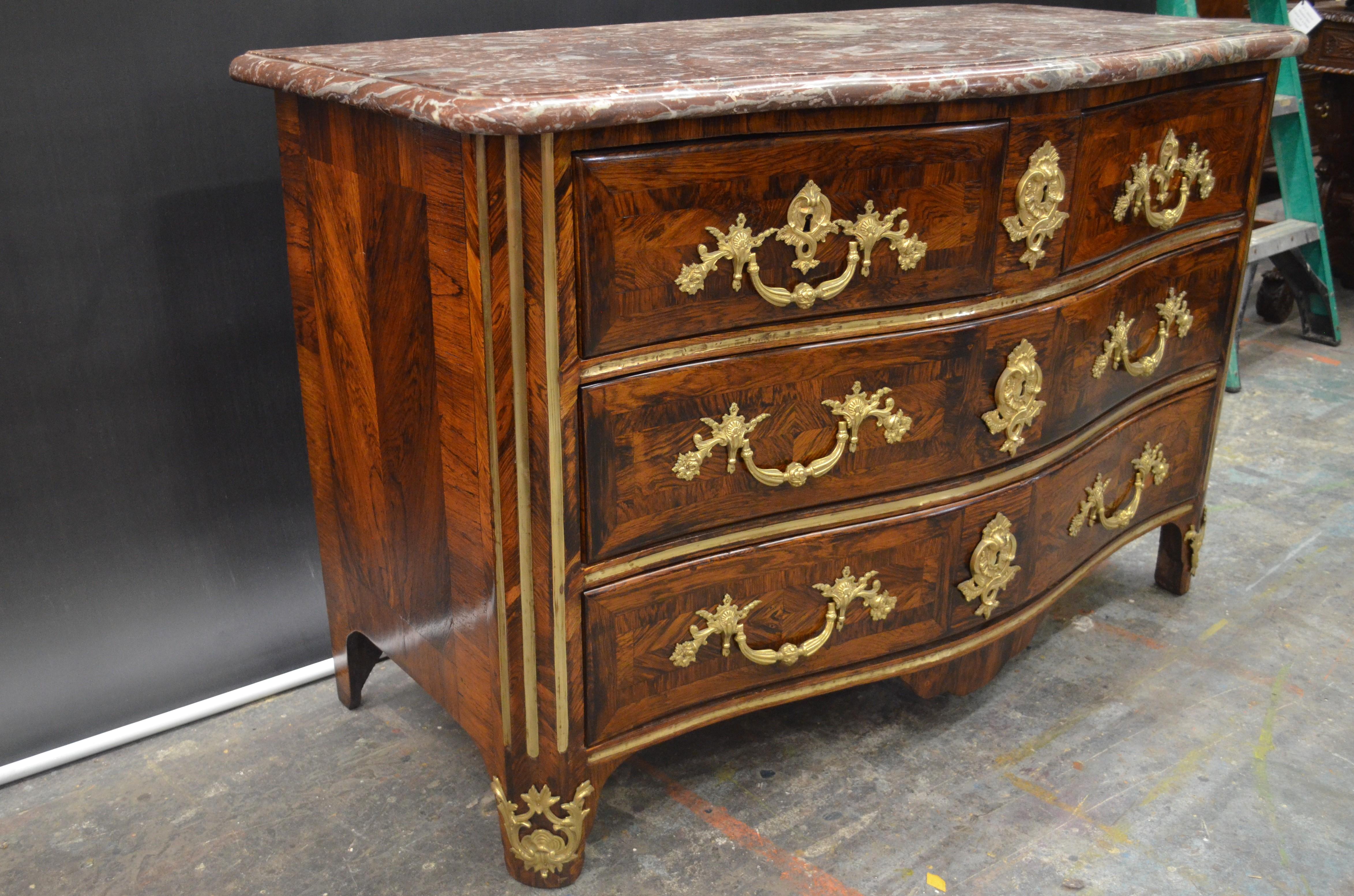 French Régence Ormolu-Mounted Rosewood & Kingwood Inlay Rouge Marble Top Commode For Sale 2