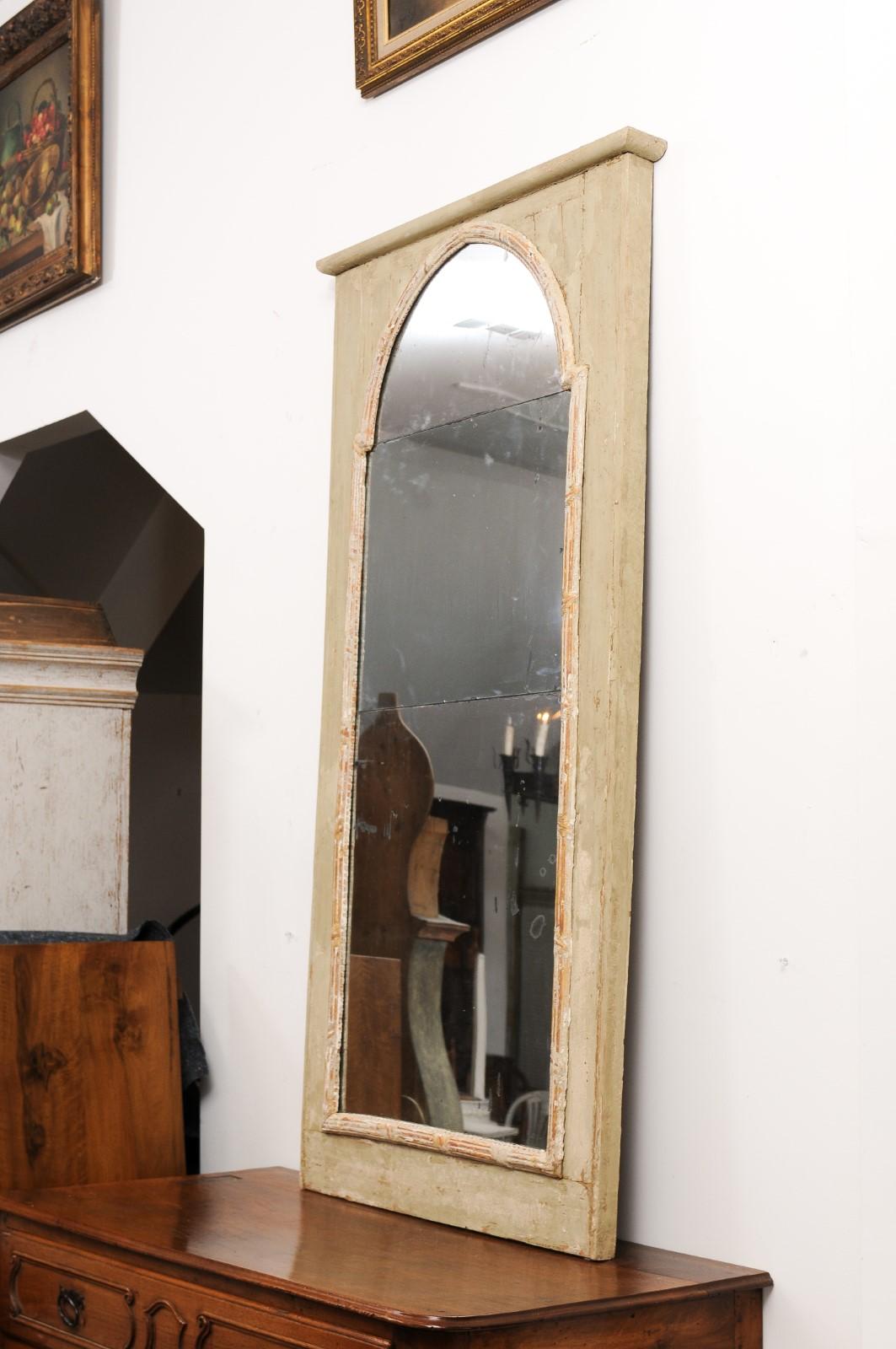 French Régence Period 1730s Painted Wood Grand Mirror with Broken Arch Motif In Good Condition In Atlanta, GA