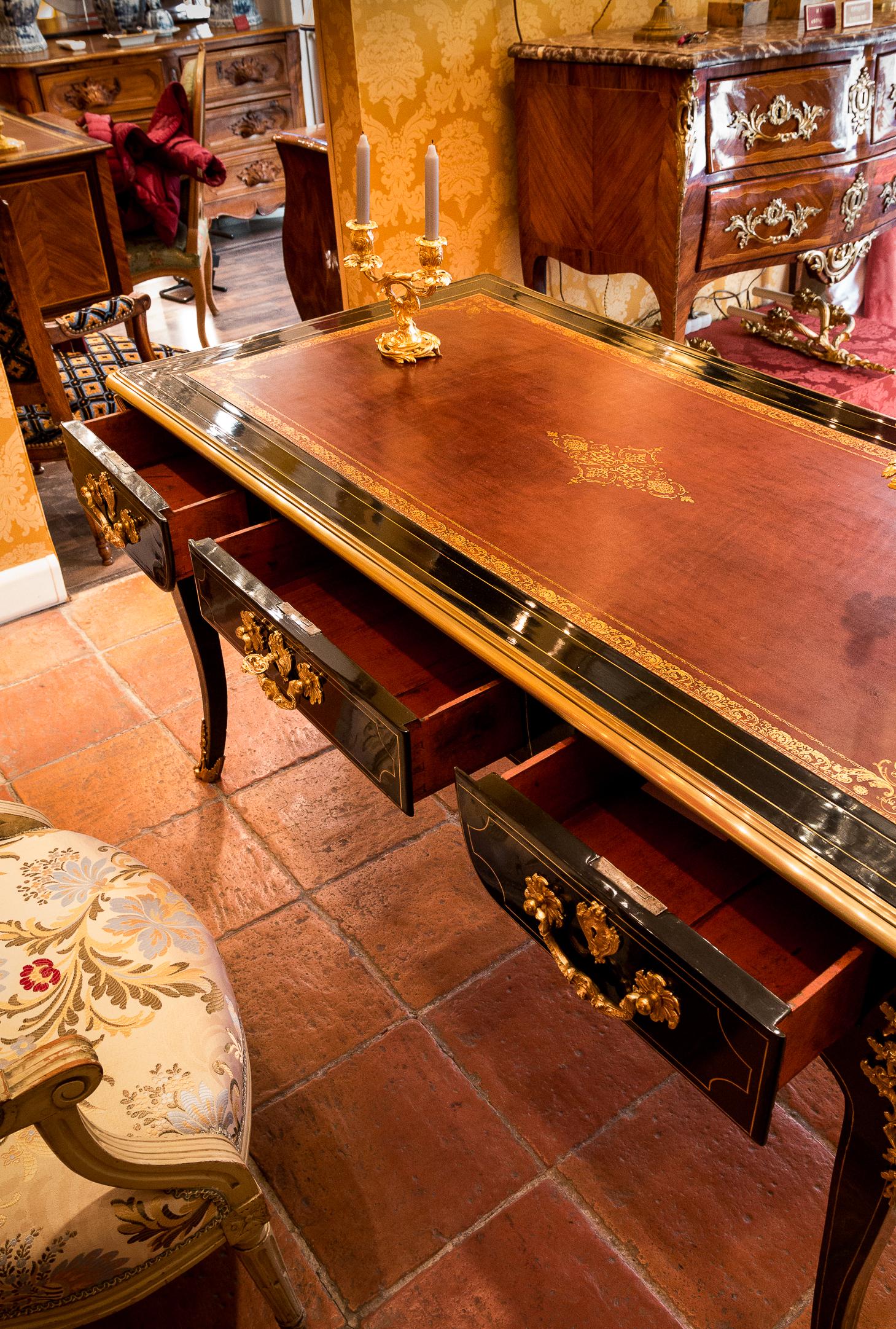 French Regence Period, Black-Lacquered Flat Desk, circa 1715-1723 4