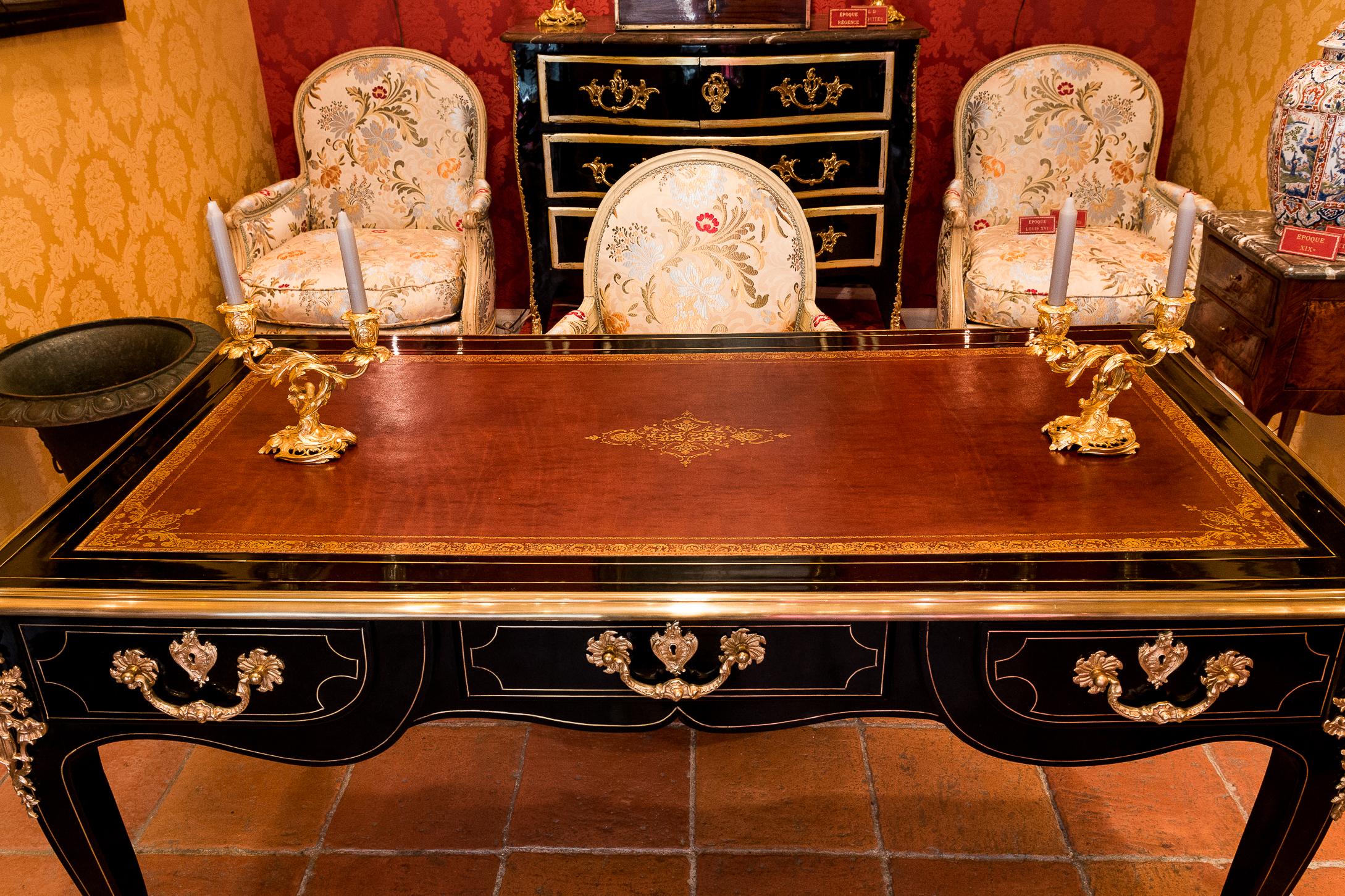French Regence Period, Black-Lacquered Flat Desk, circa 1715-1723 In Good Condition In Saint Ouen, FR