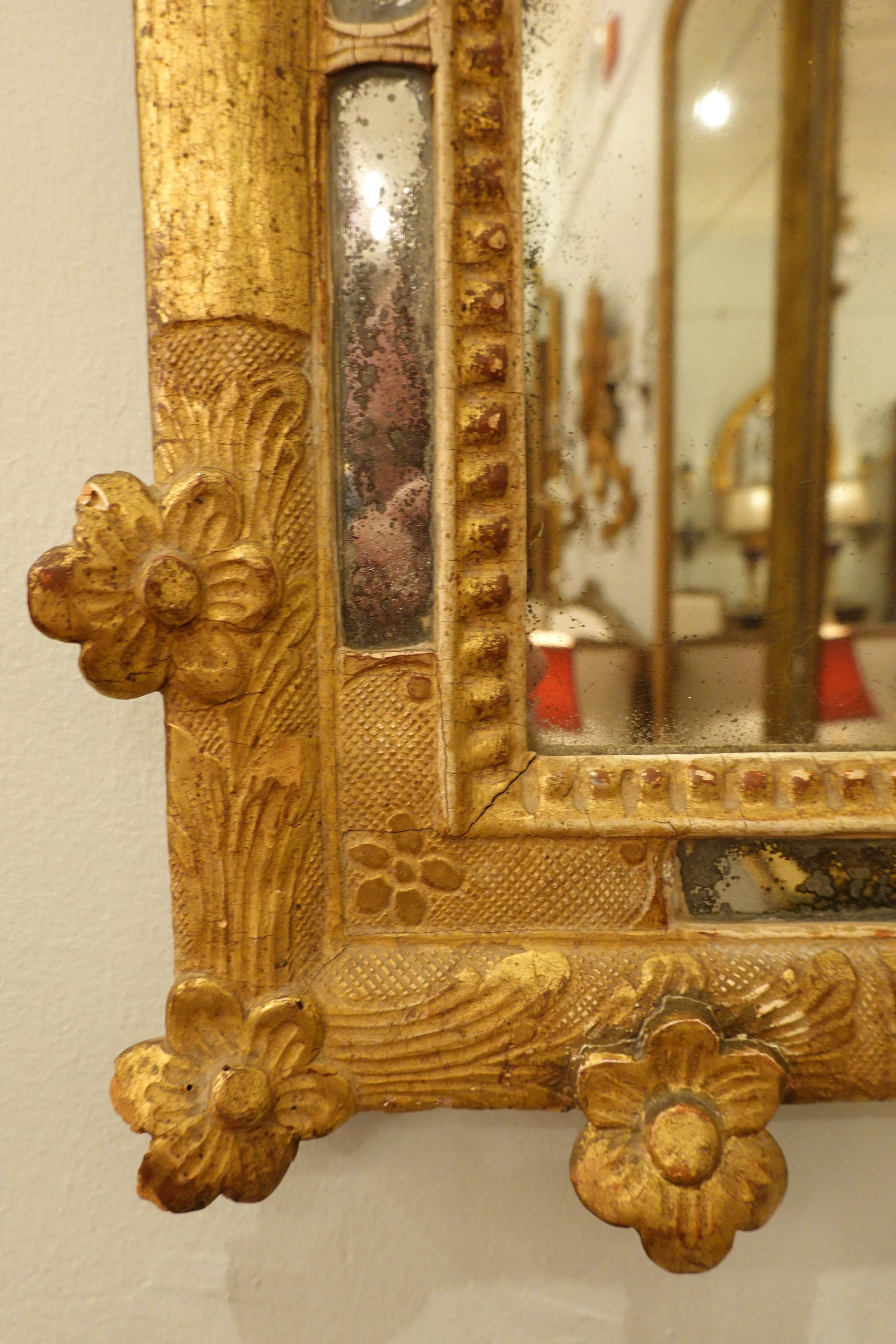 French Regence Period Giltwood Mirror with Birds, Scallop Shell and Flowers For Sale 3