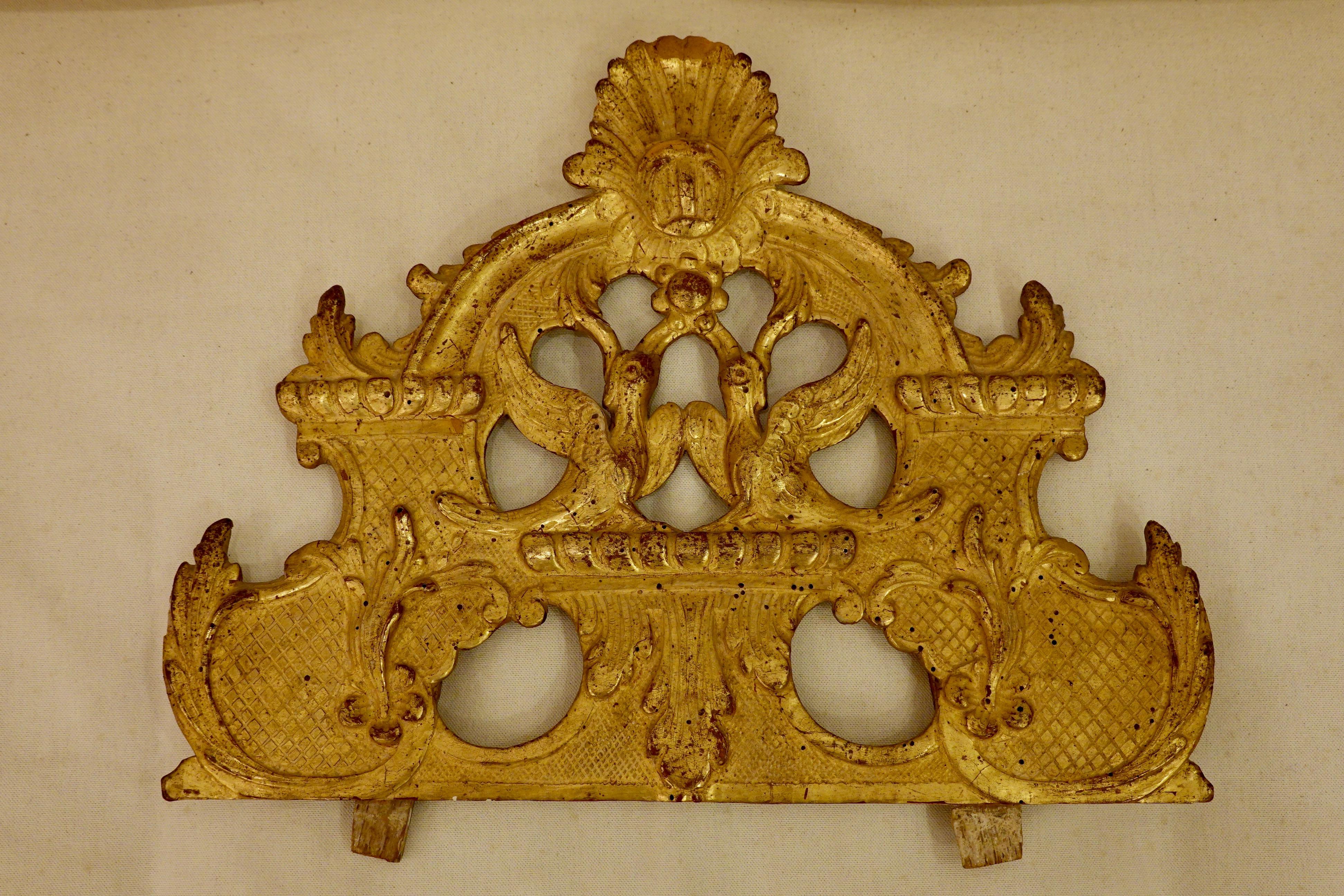 French Regence Period Giltwood Mirror with Birds, Scallop Shell and Flowers For Sale 8