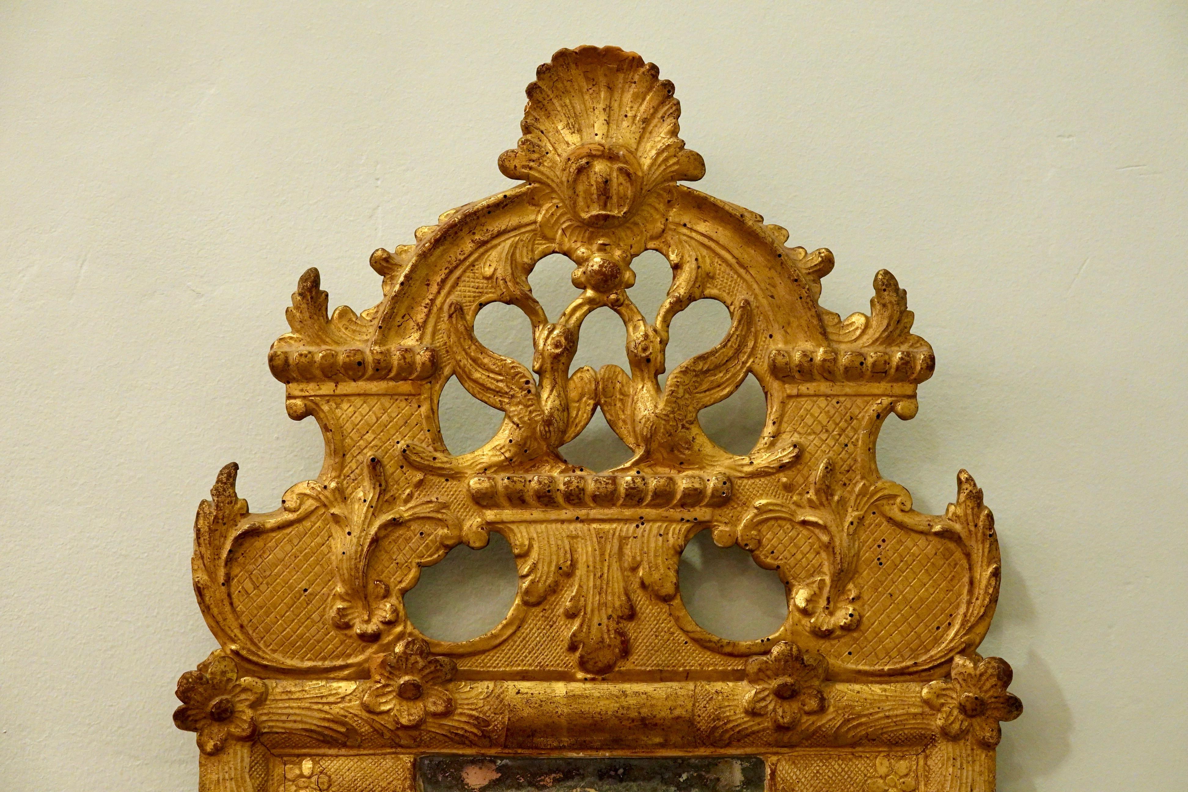 French Regence Period Giltwood Mirror with Birds, Scallop Shell and Flowers In Good Condition For Sale In Pembroke, MA