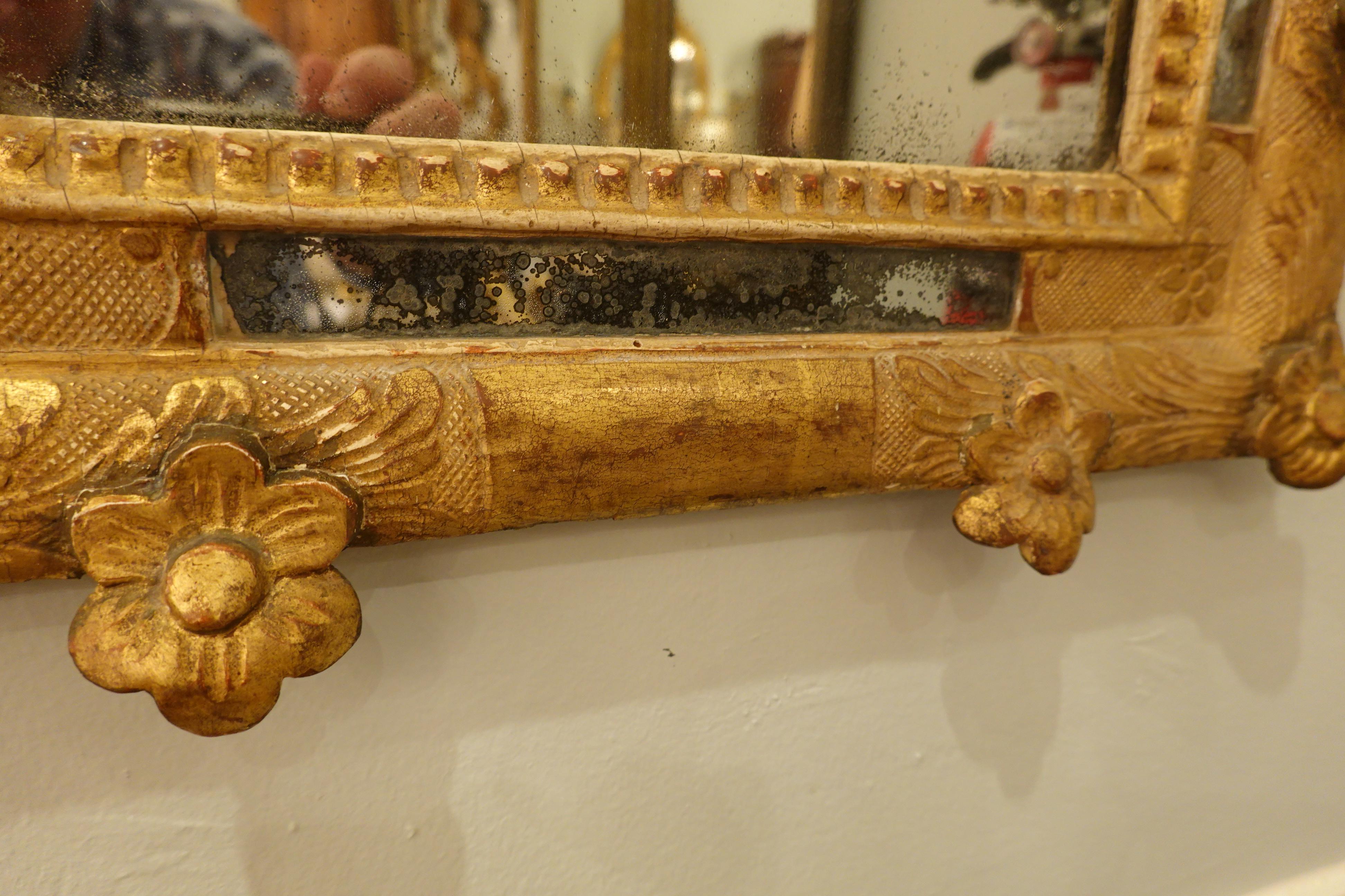French Regence Period Giltwood Mirror with Birds, Scallop Shell and Flowers For Sale 1
