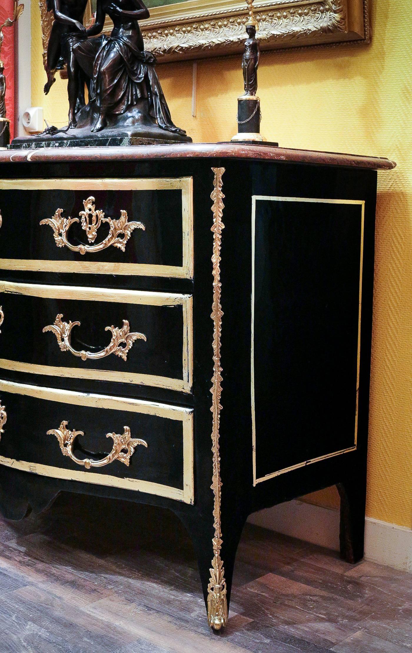 French Regence Period Serpentine Black Lacquered Commode, circa 1720-1730 8