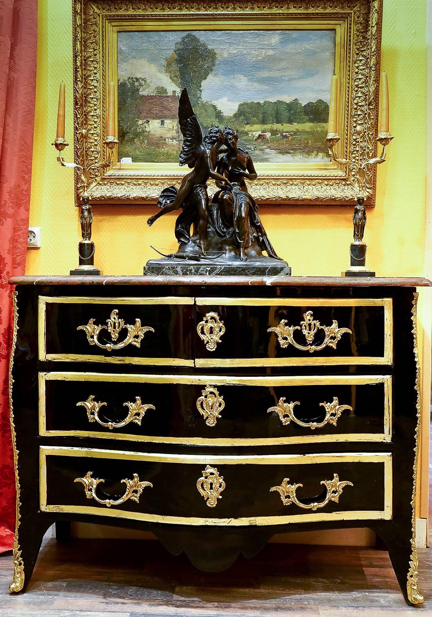 French Regence Period Serpentine Black Lacquered Commode, circa 1720-1730 11